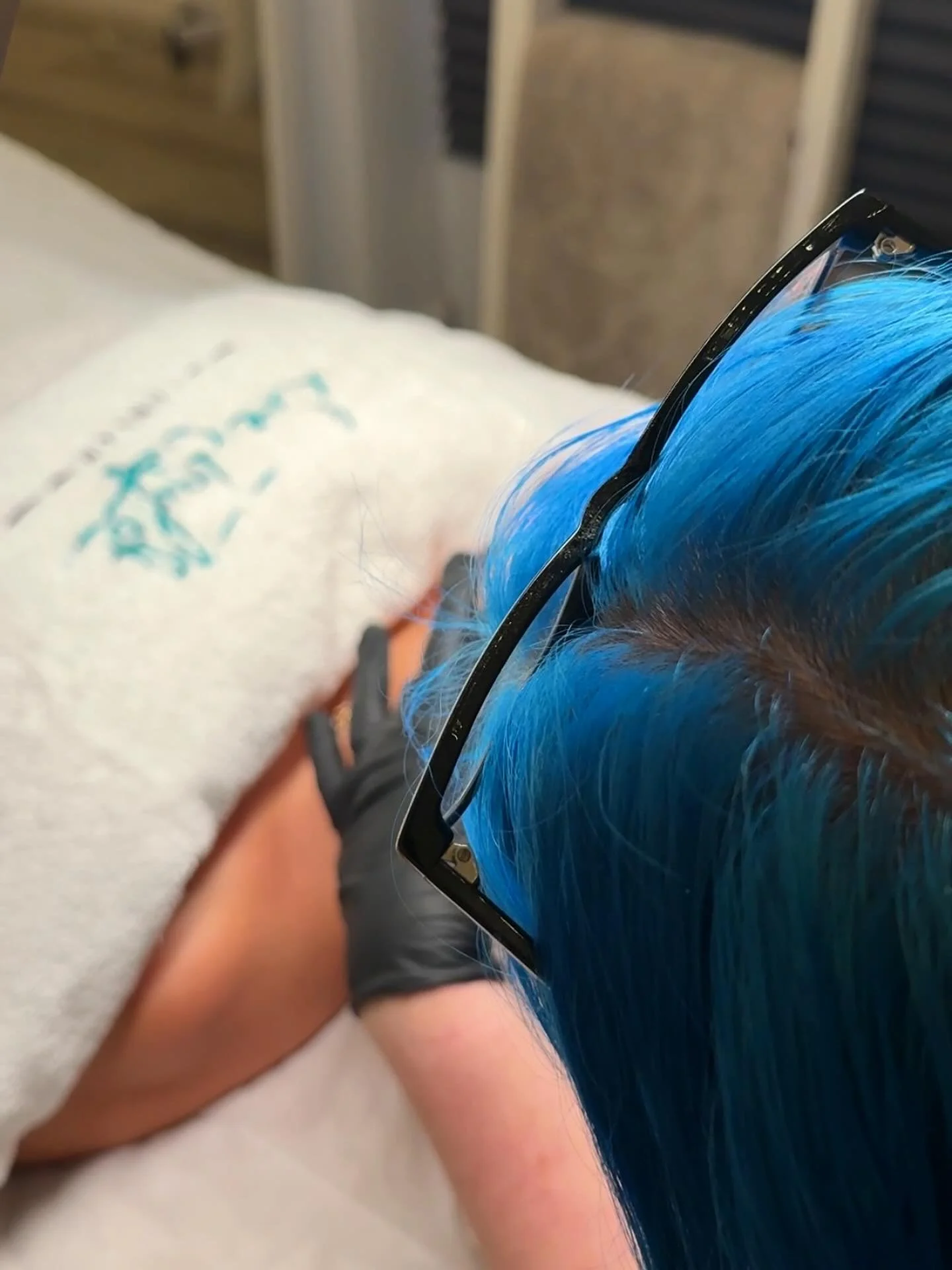 Me thinking I&rsquo;m smashing content 🙈
Reality check, NOPE just my hair 😂
Promise when I film yours, my head stays well away 💙

Thinking about showing up online but overthinking it? Drop me a 💙 or DM CONTENT and let&rsquo;s make it easy.

#behi