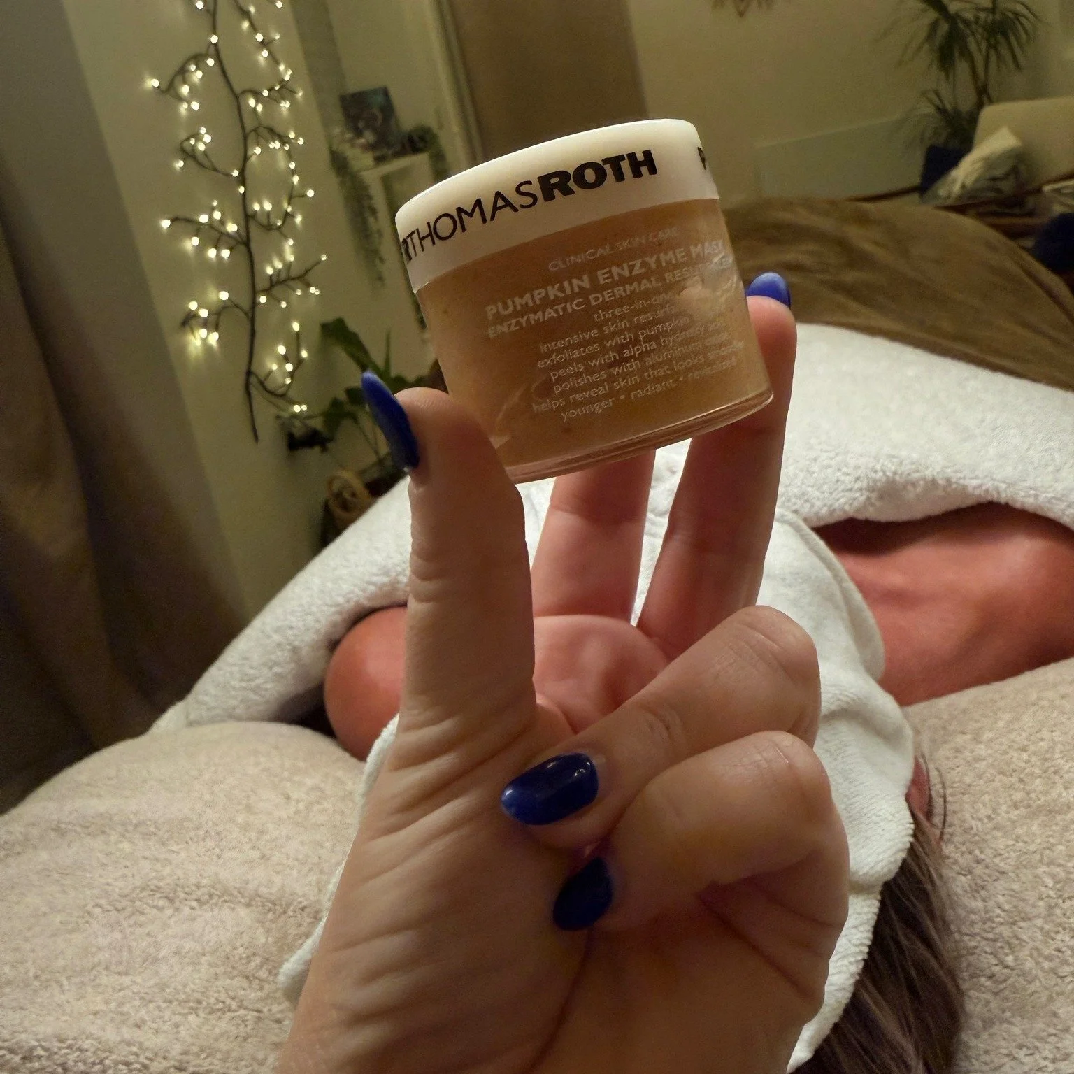 Does anyone else's skin seem to have a complete personality change when the weather gets colder? 🎃

One minute you're fine, the next your face feels rough, your makeup looks patchy and that lovely glow you had in summer has disappeared.

So what do 