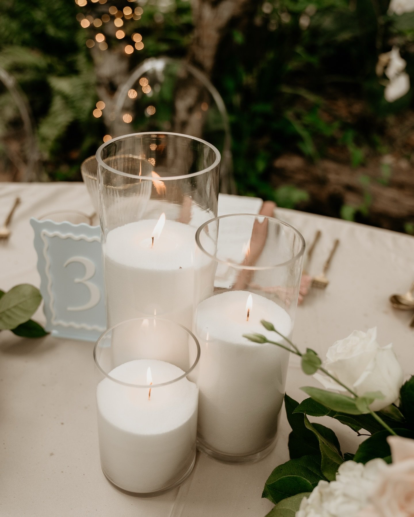 Timeless candlelight meets elegant details🤍 Soft candlelight, delicate florals, and dreamy details for the perfect tablescape ✨ Looking for bespoke signage for your next event? Let&rsquo;s bring your vision to life!

#weddingdecor #miamiweddings #mi