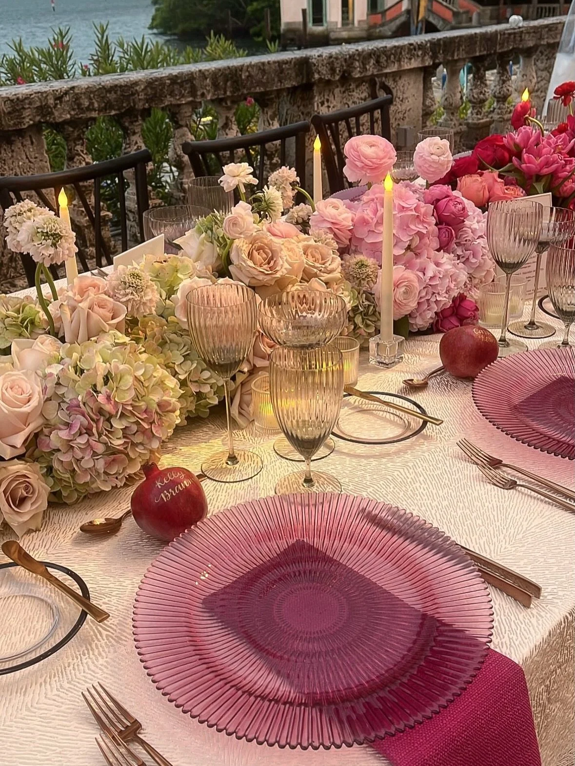 Never met a surface I didn&rsquo;t want to letter on 🩷
Did a little calligraphy magic on these pomegranates &amp; they were the sweetest touch to an already stunning tablescape 🤩

#miamicalligrapher #calligraphymiami #miamistationery