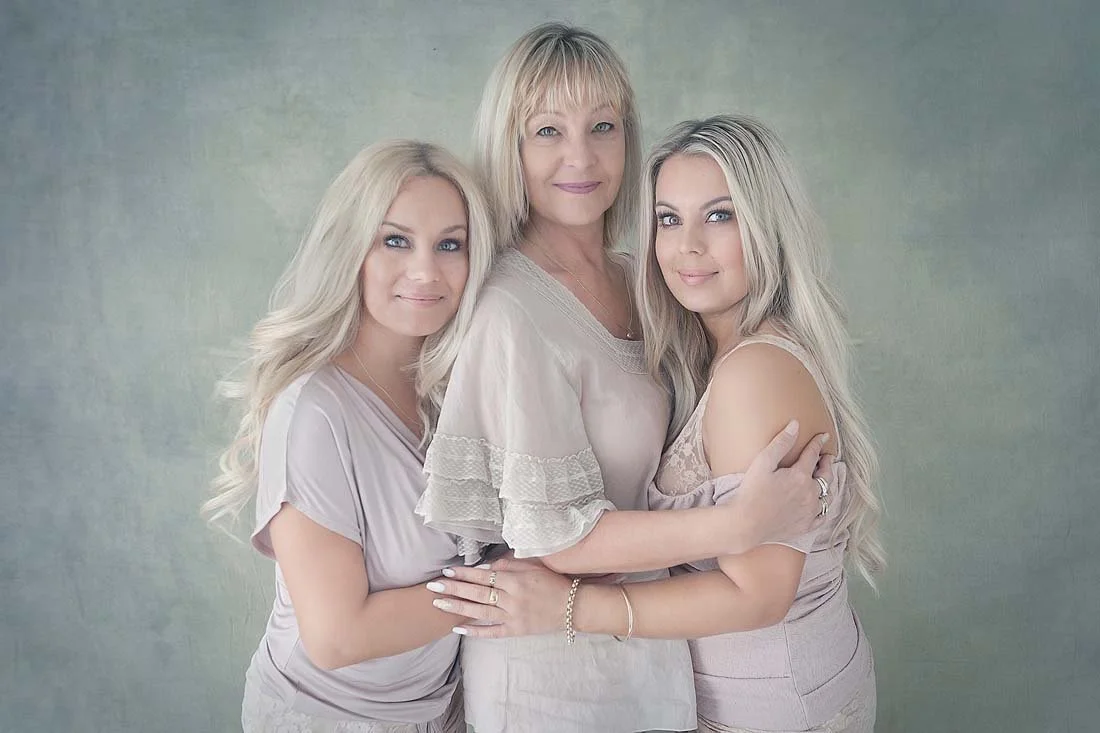 Top family Photographer_Auckland_photo studio_award winning_family photography _Kara Woskett