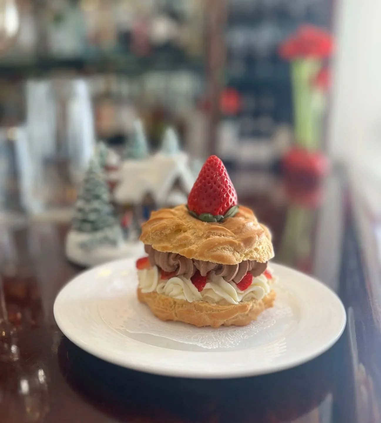 Spending the holiday season in Paris ❄️ that's in Bayport, Long Island by the way 😉

🌻☃️🎄

#parisbrest #frenchcuisine #frenchrestaurant #longisland #bayport #sunflowercafe