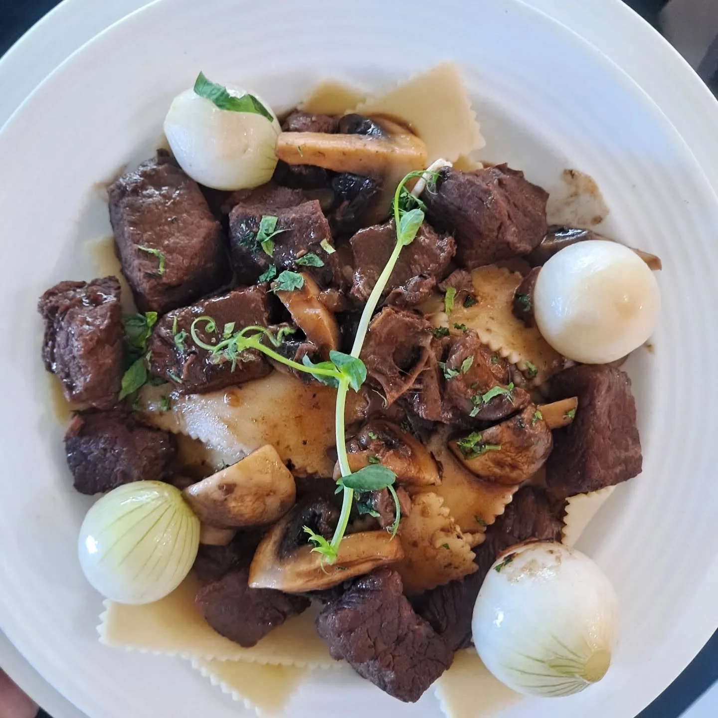 Tis the season of winter dishes! ☃️❄️🩵❄️

🌻

#frenchfood #beefbourguignon #saucy #bayport #sunflower #frenchcuisine #catering