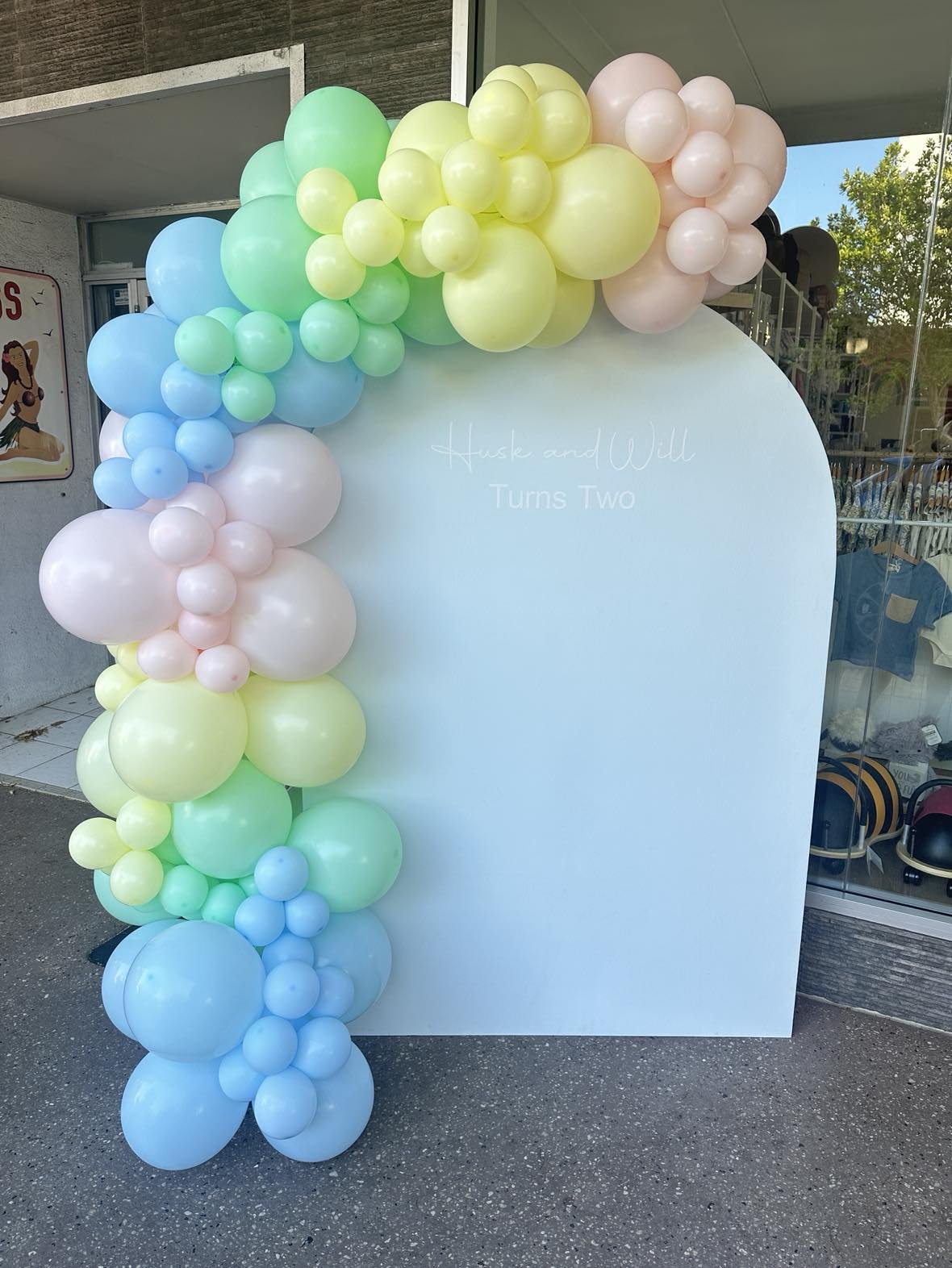 Blue Arch Backdrop Includes:
24 Hour backdrop Hire.
Custom wording up to 20 characters (additional characters available).
Custom balloon garland up to 3 colours (please see balloon colour choice images).
1.9x1.2m Arch - this will require a ute or