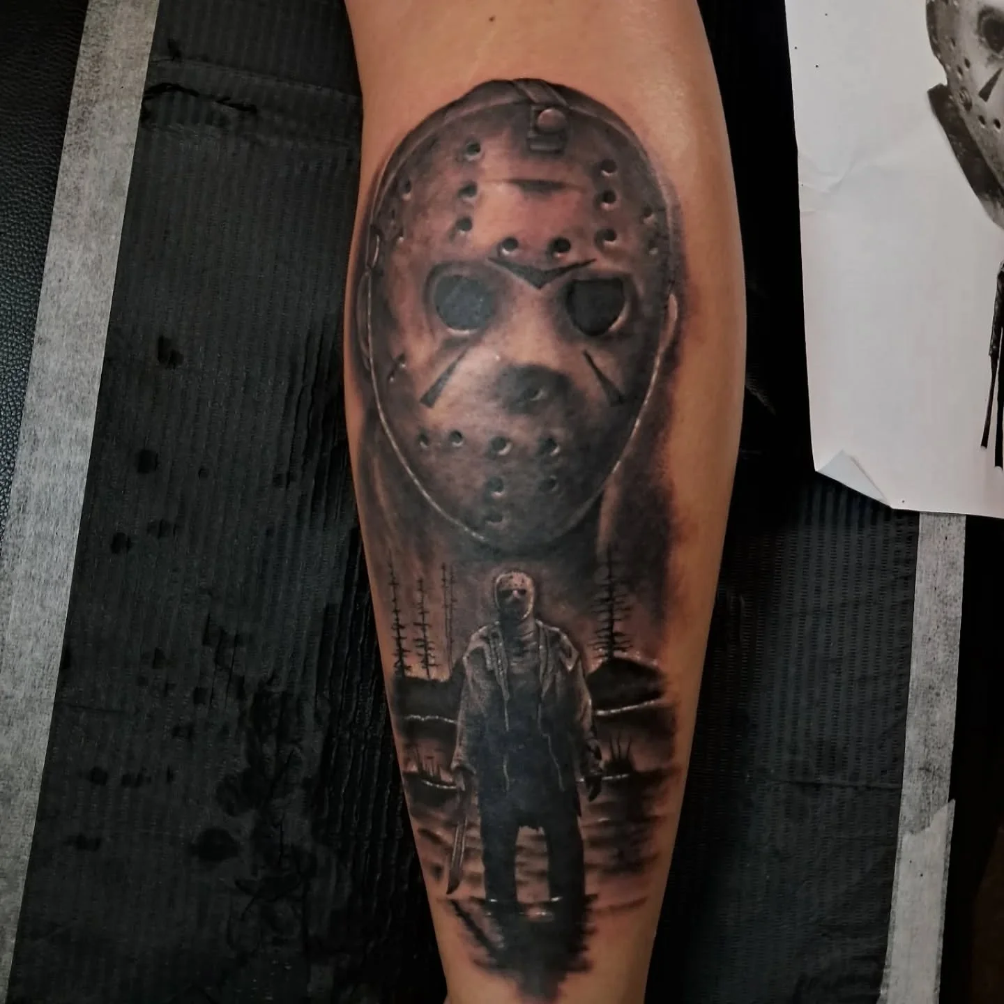 Did this at @inkcarcerationfestival this past weekend. It was a great experience to be in the same room and tattoo around so many dope artists. 

@blackhorizontattoo 
140 6th St, Pittsburgh, PA 15222

@dynamiccolor
@bishoprotary
@inkeeze 
@kingpintat