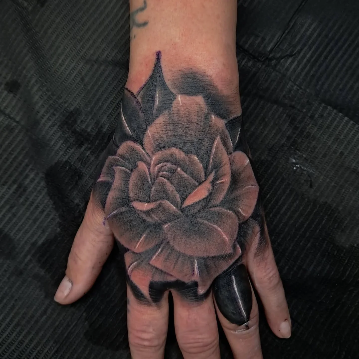 A couple roses I've done these last few days. If your looking to get some work done, be sure to message me. Or stop by the shop Thursday-Monday 

@blackhorizontattoo 
140 6th St, Pittsburgh, PA 15222

@dynamiccolor
@bishoprotary
@inkeeze 
@kingpintat