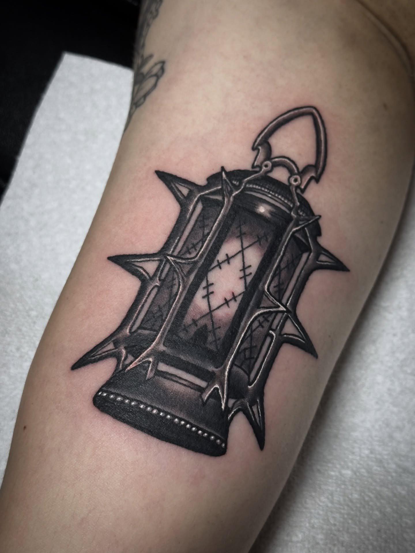 So pumped I got to do this Moon Lantern from Baldur&rsquo;s Gate 3 the other day on Mariana! 
I absolutely love BG3 , it&rsquo;s such a rad game&hellip; which reminds me, I need to get back to playing that again 🤣