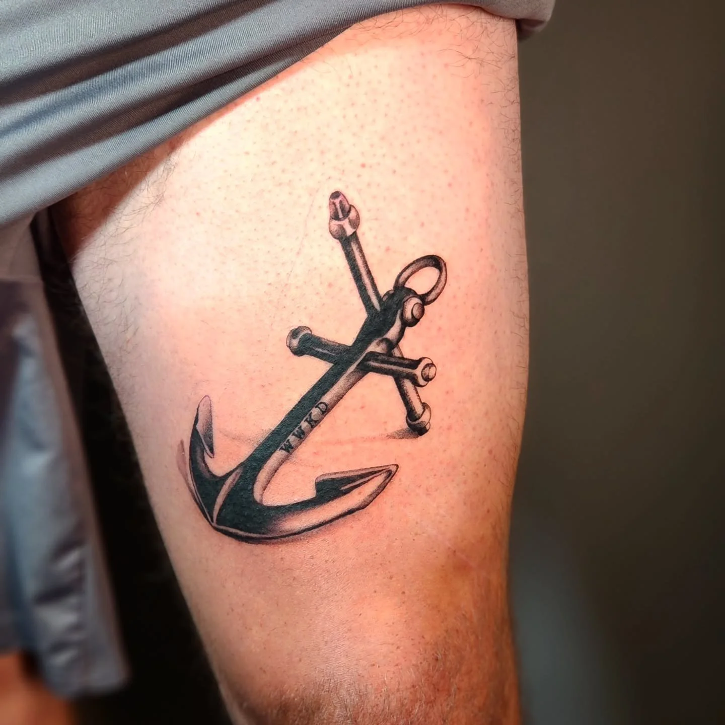 WWKD
Sweet anchor tattoo from the other day with a wwkd added 
Discounted hourly rate on flash for all of winter!
20% off minum until spring!
Thanks for looking 
.
.
.
.
 
#tattoo #tattooer #blackandgrey #highcontrast ##finelinetattoo #realismtattoo 