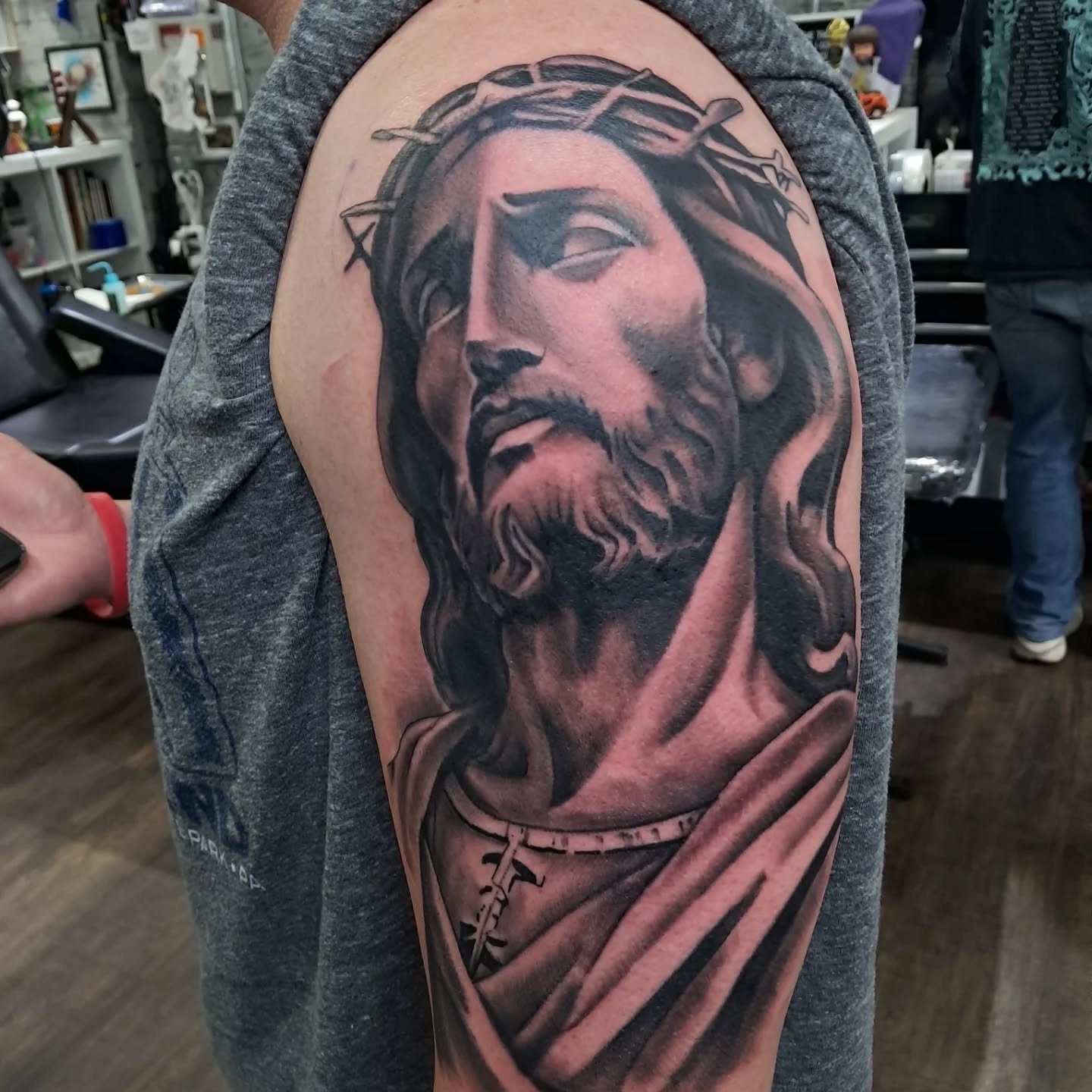 Did this Jesus piece  a lil while back. Ive got openings this month.  Dm and book your next session. 

@blackhorizontattoo 
140 6th St, Pittsburgh, PA 15222

@dynamiccolor
@bishoprotary
@inkeeze 
@kingpintattoosupply

#tattooed #tattoolife #412 #724