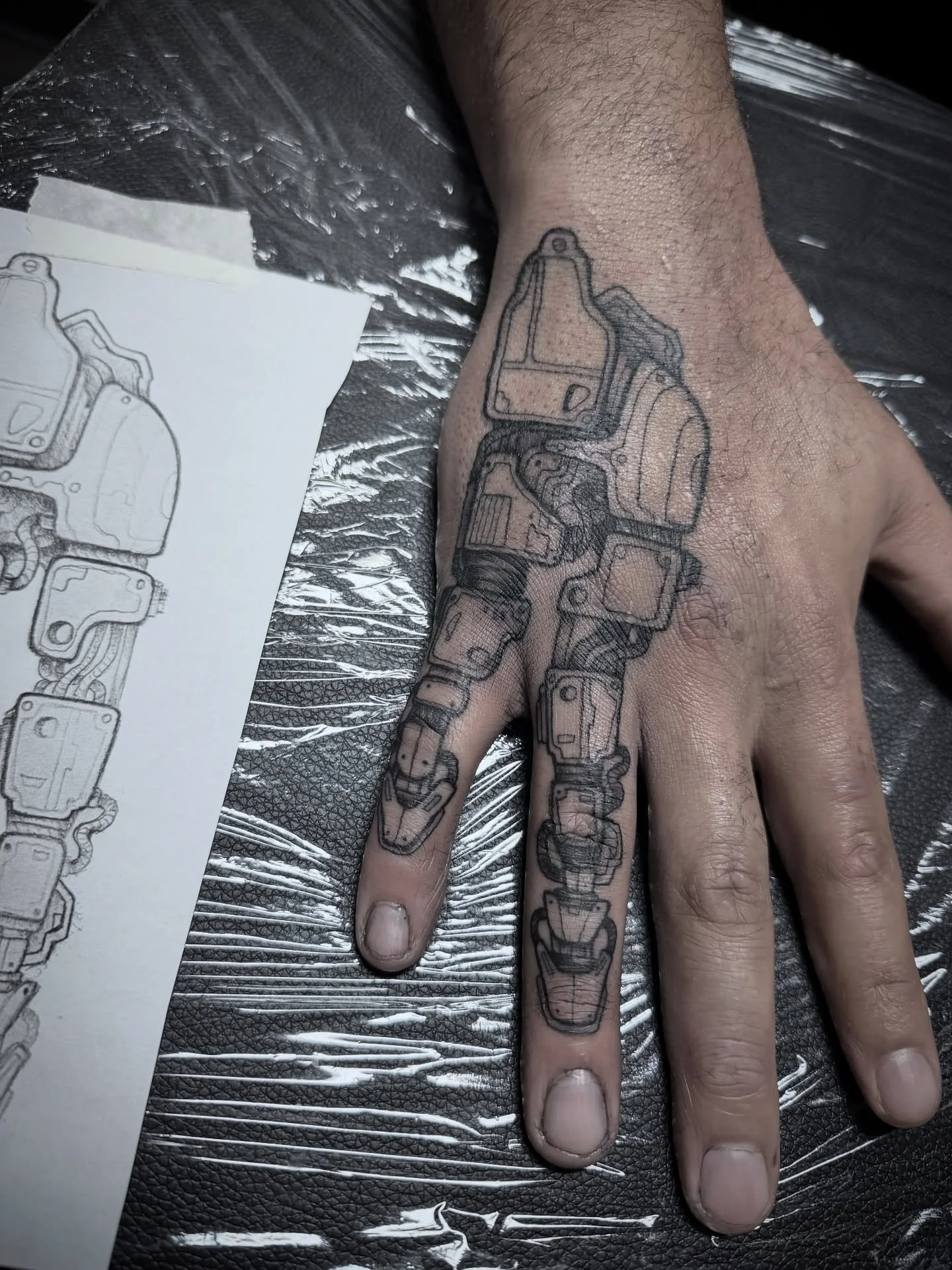 Super stoked on this Cyber/Mech hand piece I got to do for Aarique today! Thanks again bro, I had a blast with this tattoo! 

Please come book me for some more of these types of pieces!! 

Now Booking!