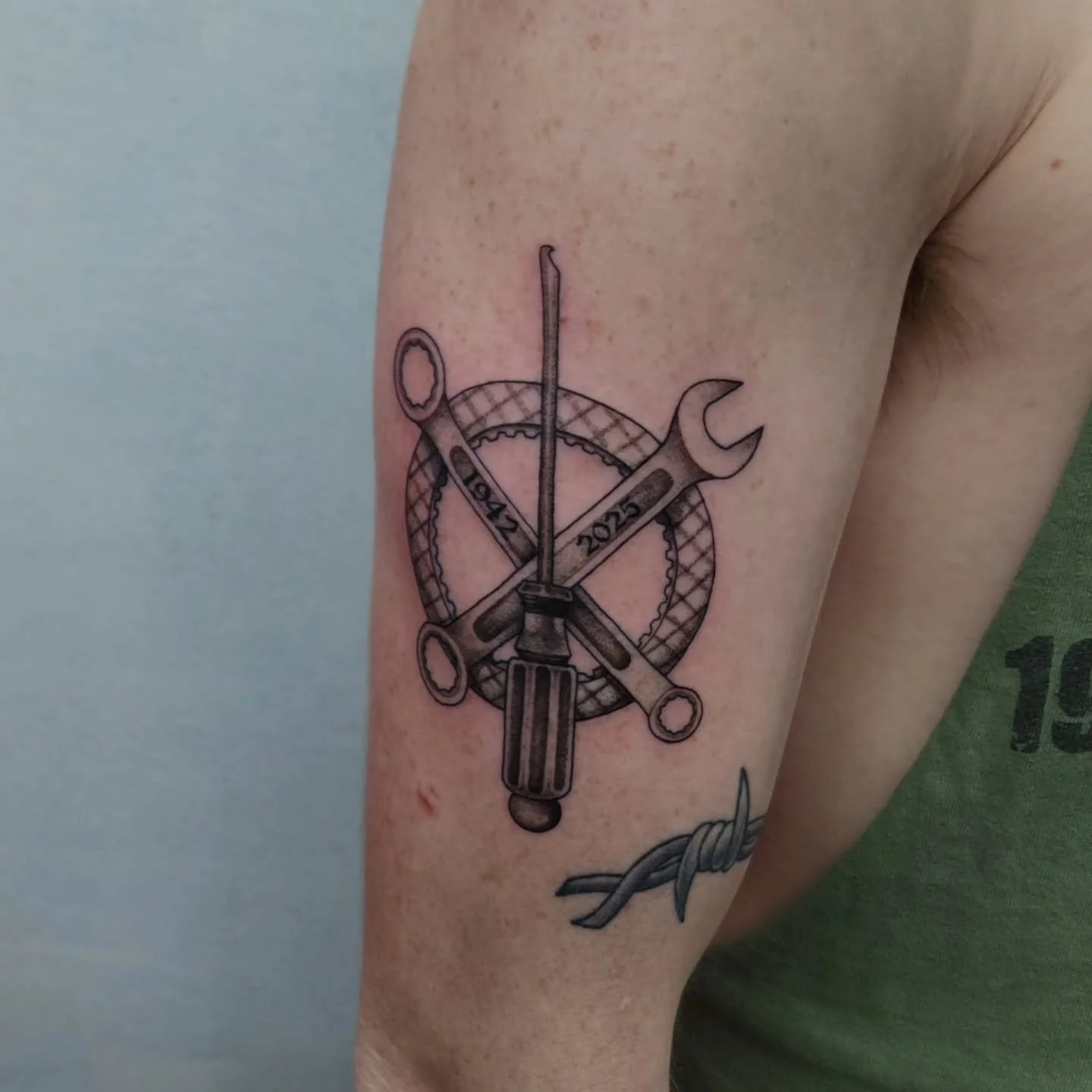 A memorial piece from the other week. Very glad I got to do this for my client.
Thanks for looking
.
.
.
 #tattoo #tattooer #blackandgreytattoo #linework #realism