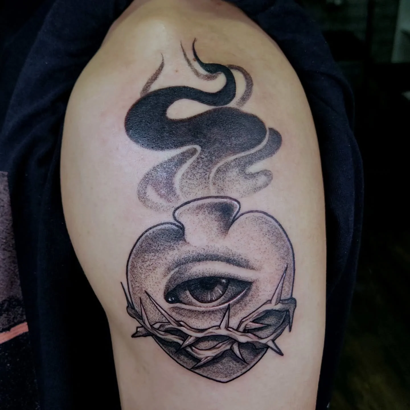 A fun one from last night. So happy to have gotten to do this.
My books are always open for this style.
Thanks for looking
.
.
.
.
#tattoo #tattooer #blackandgreytattoo #gothstyle #pittsburghpa