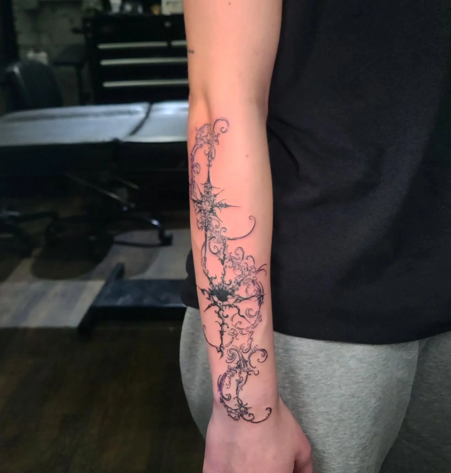 Super sweet filigree sigilism I got to do today.
Books are always open for this style
Thanks for looking
.
.
.
#tattoo #tattooer #gothstyle #cybersigilism #pittsburghpa