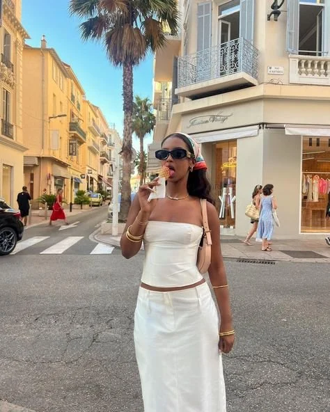 Tropical Elegance: Bandanas and White Linen in Mallorca