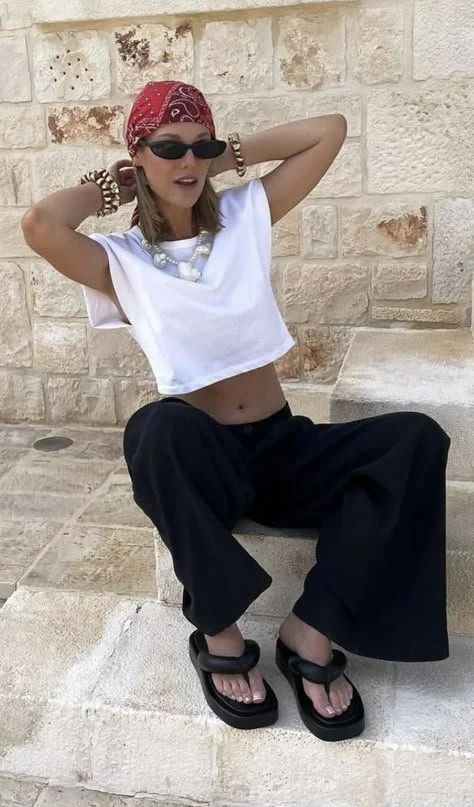 Bandana Crop &amp; Cushioned Thongs”