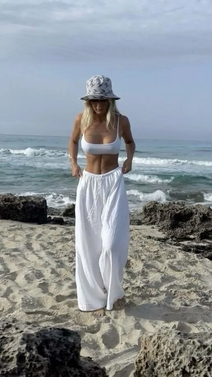 White Cotton Crop Top &amp; Pants – What to Wear in Airlie Beach