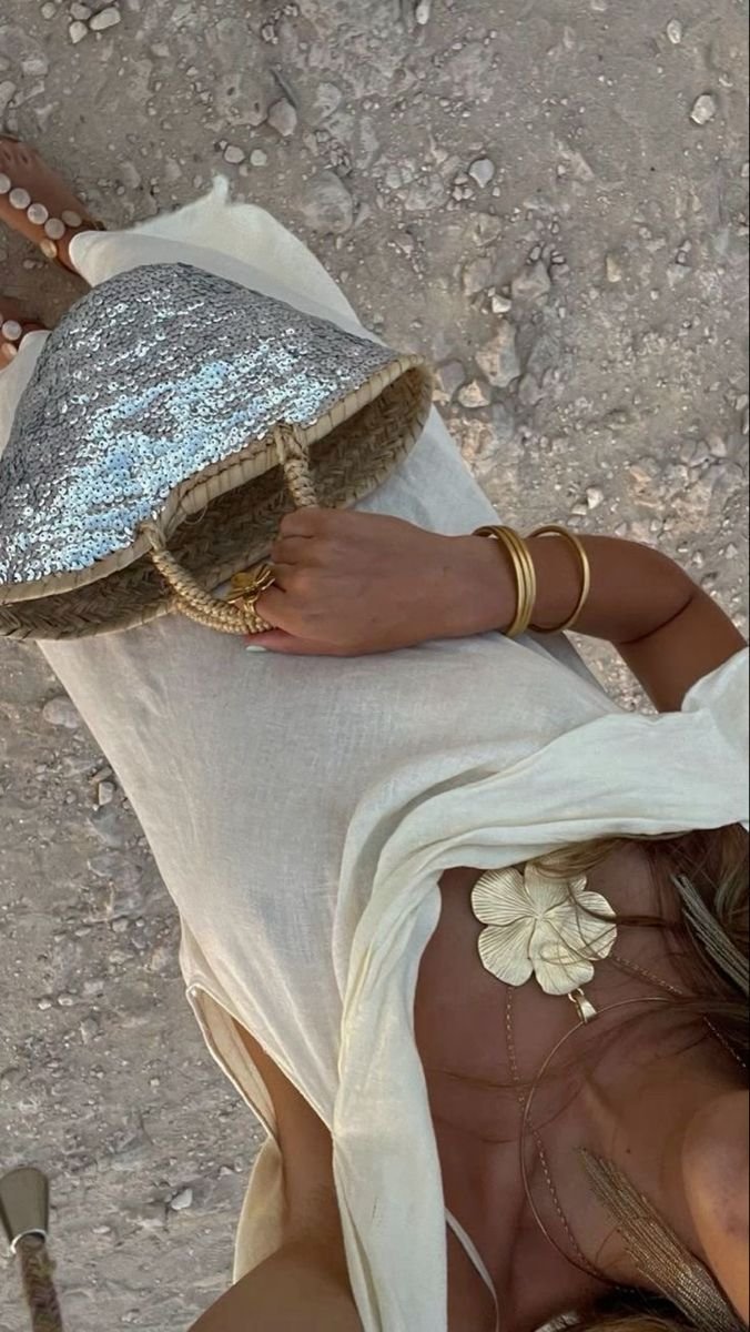 Gold Accessories and Metallic Accents for a Coastal Dinner Look