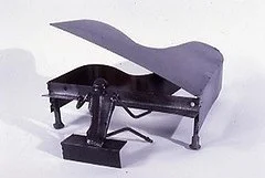 metal found objects welded together in the shape of a pianist .
 objeto is de metal encontrados y soldados dando la forma de un pianista .
collection particular de Gonzalo Rubalcaba  pianist internacionalmente conocido de Cuba/ private colección  of 