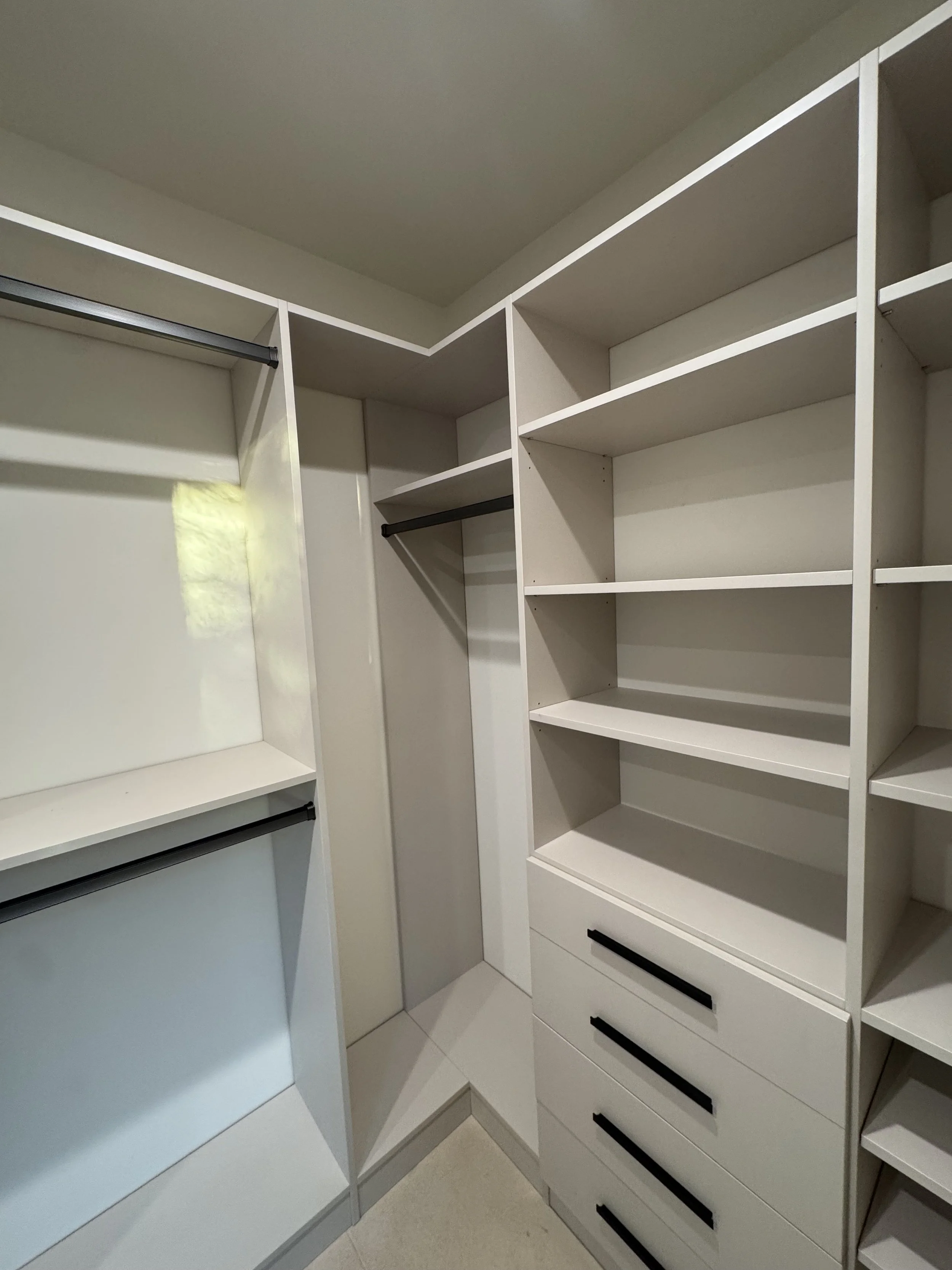 Tag Black Hardware, corner storage open