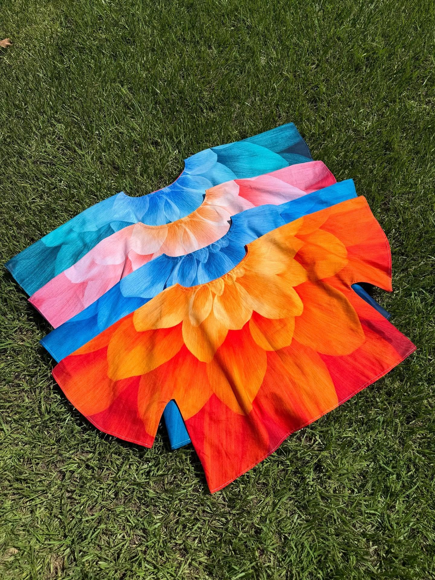 The Flower Angel blouse in 4 vibrant colors ๐ 1 piece each is ready to ship on my site. Which is your favorite?
From top to bottom:
Atlantic Blue ๐ฉต
Wild Rose ๐ฉท
Ultramarine ๐
Fire Orange ๐งก
#slowfashion #slowfashionmovement #sustainblefashio
