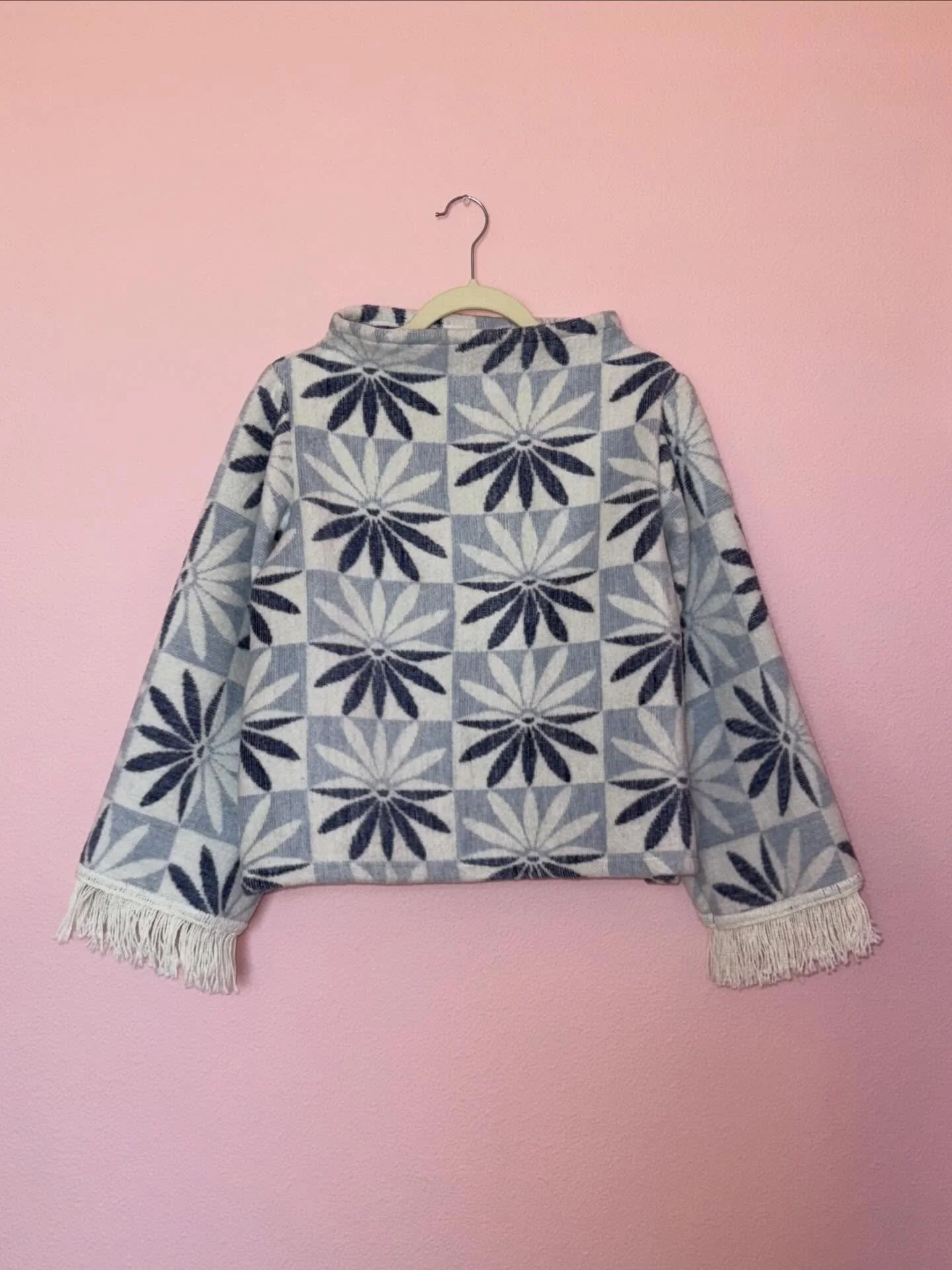 Handmade blanket pullovers added to the site 🪡

#slowfashion #sustainablefashion #floridafashiondesigner #orlandofashiondesigner #upcyclefashion #blanketcoat