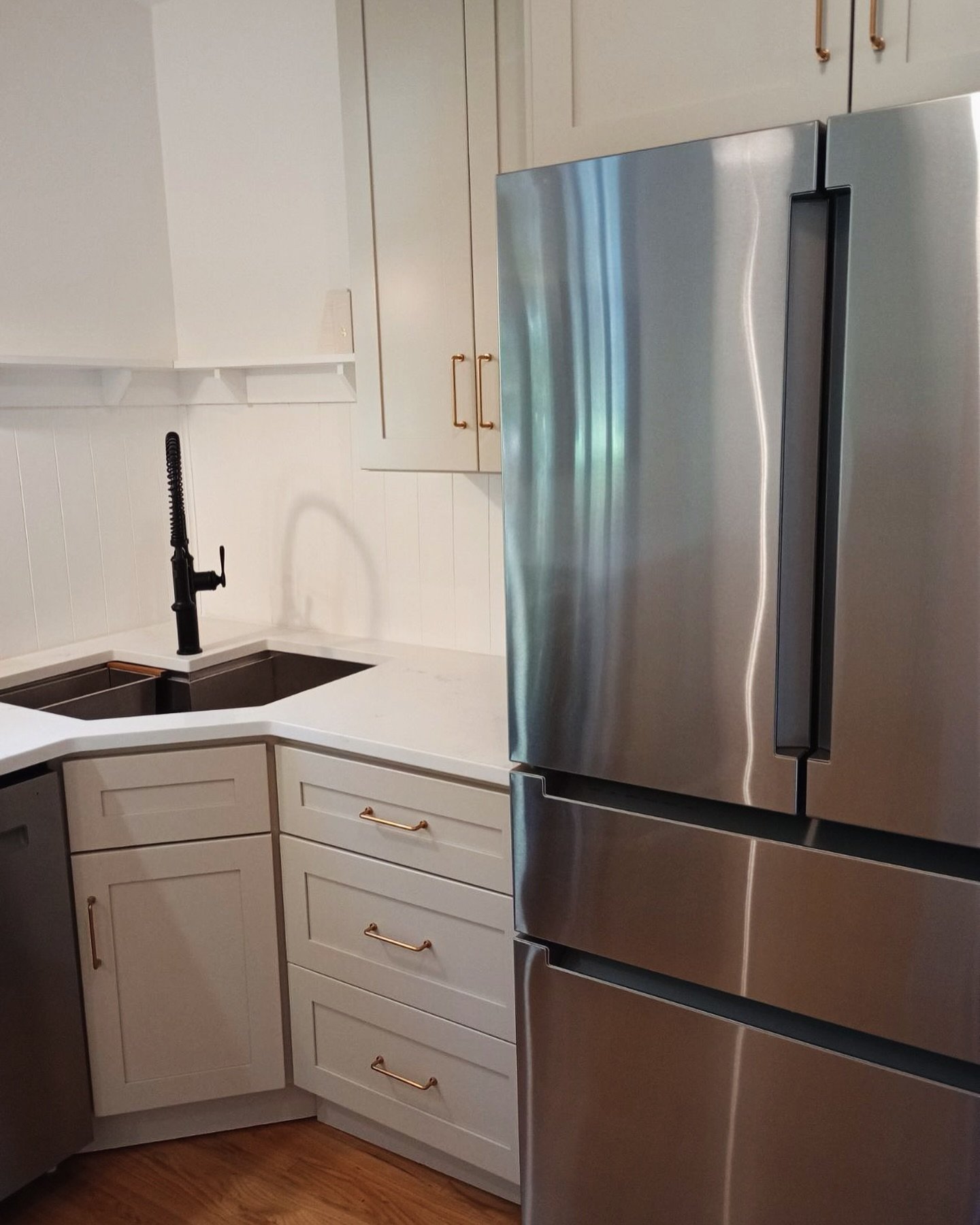 We will make your place shine again π«§π§½ book today!