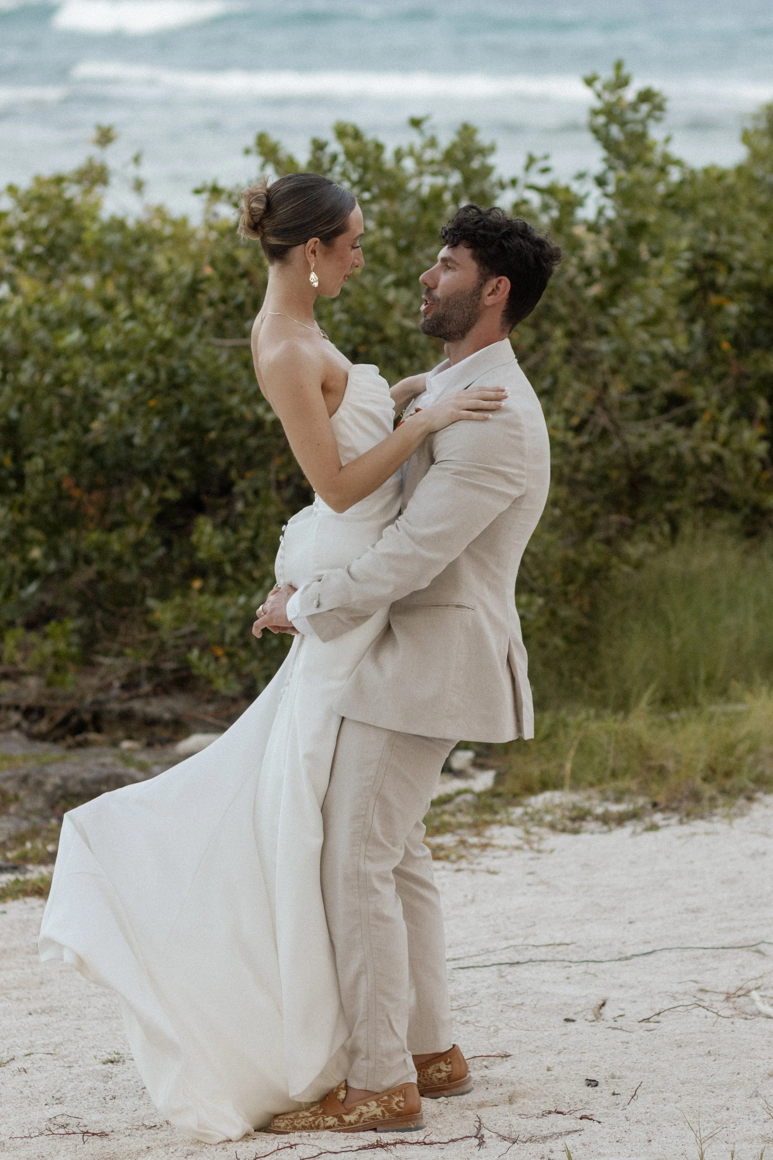 From tender embraces to joyous spins! Their Blue Venado Weddings celebration captured in two beautiful, contrasting moments. The quiet connection and the vibrant energy of their destination wedding.