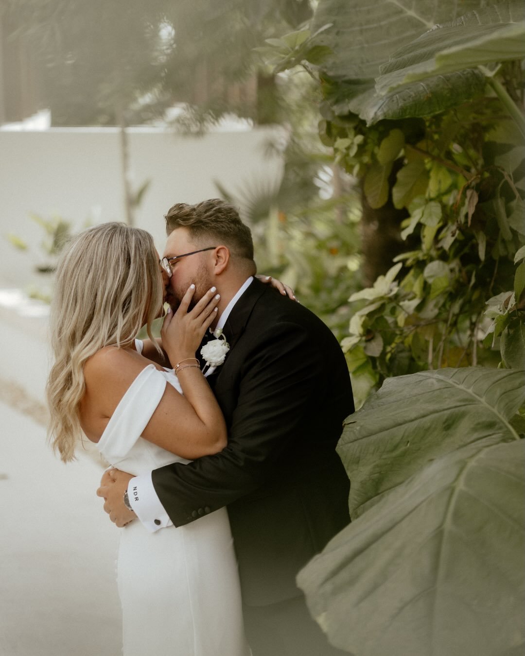 They swing like this 🤍🌿

#bride2026 #weddingphotography #rivieramayawedding #mexicoweddingdestination #destinationwedding