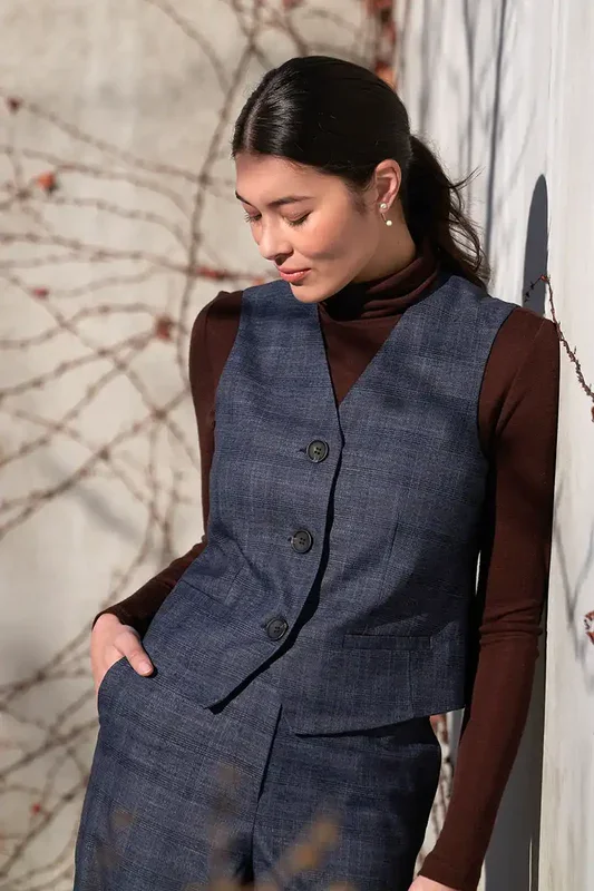 Foil-Style-Council-Vest-Dark-Blue-Check-detail.webp
