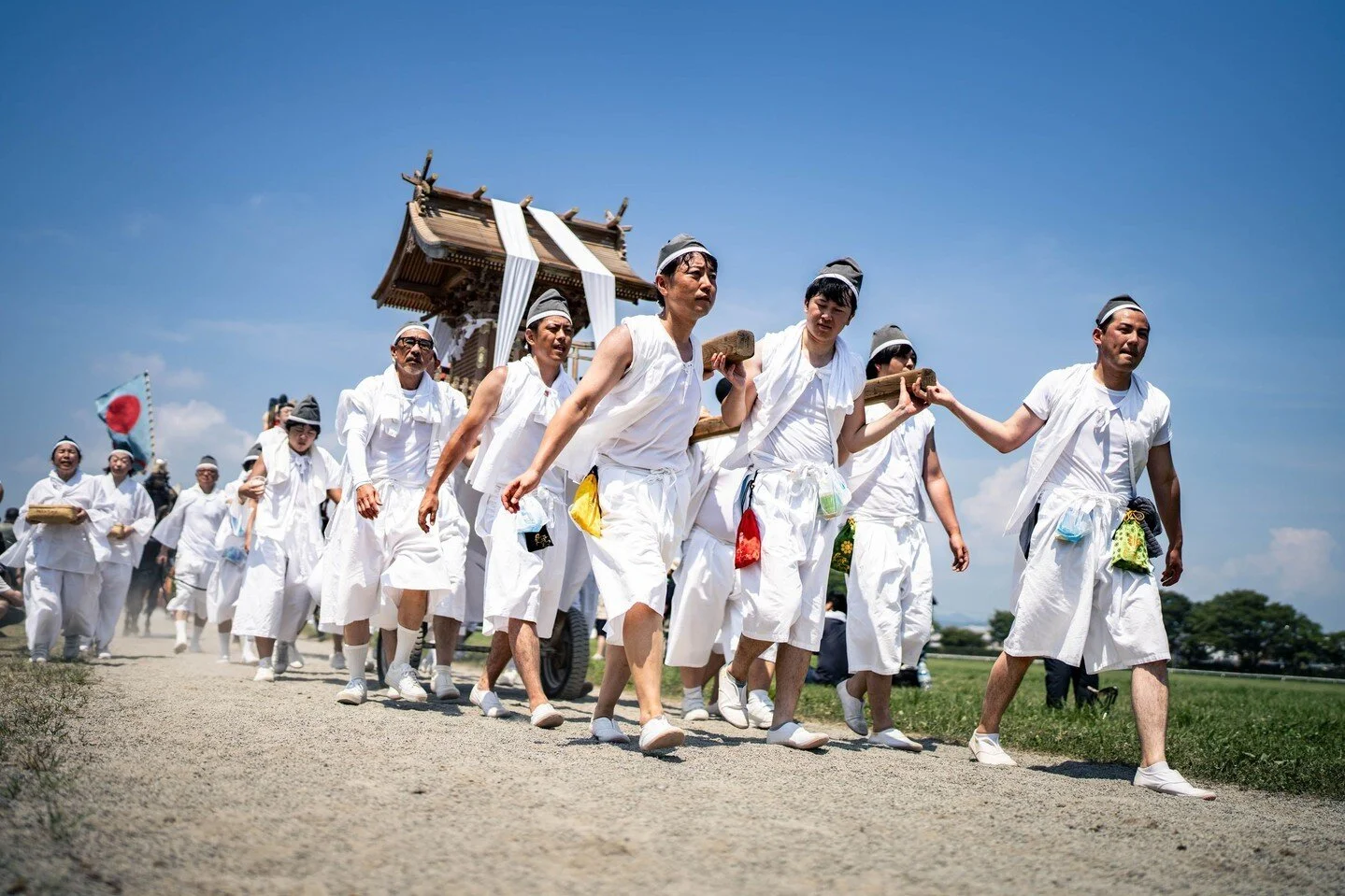 The amazing spirit and age-old traditions at Japan's festivals. 🏮 From Shinto rituals to Buddhist ceremonies and parading Samurais, it's a unique and interesting culture. 🎎 #JapanCulture #ReligiousFestivals #TraditionMeetsModern #Shinto #Buddhism #