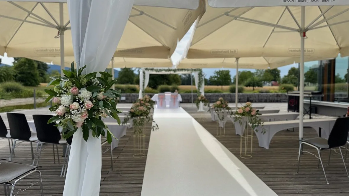 Dekoration Freie Trauung in Denzlingen zwischen Freiburg und Emmendingen im Kultur & Bürgerhaus Denzlingen