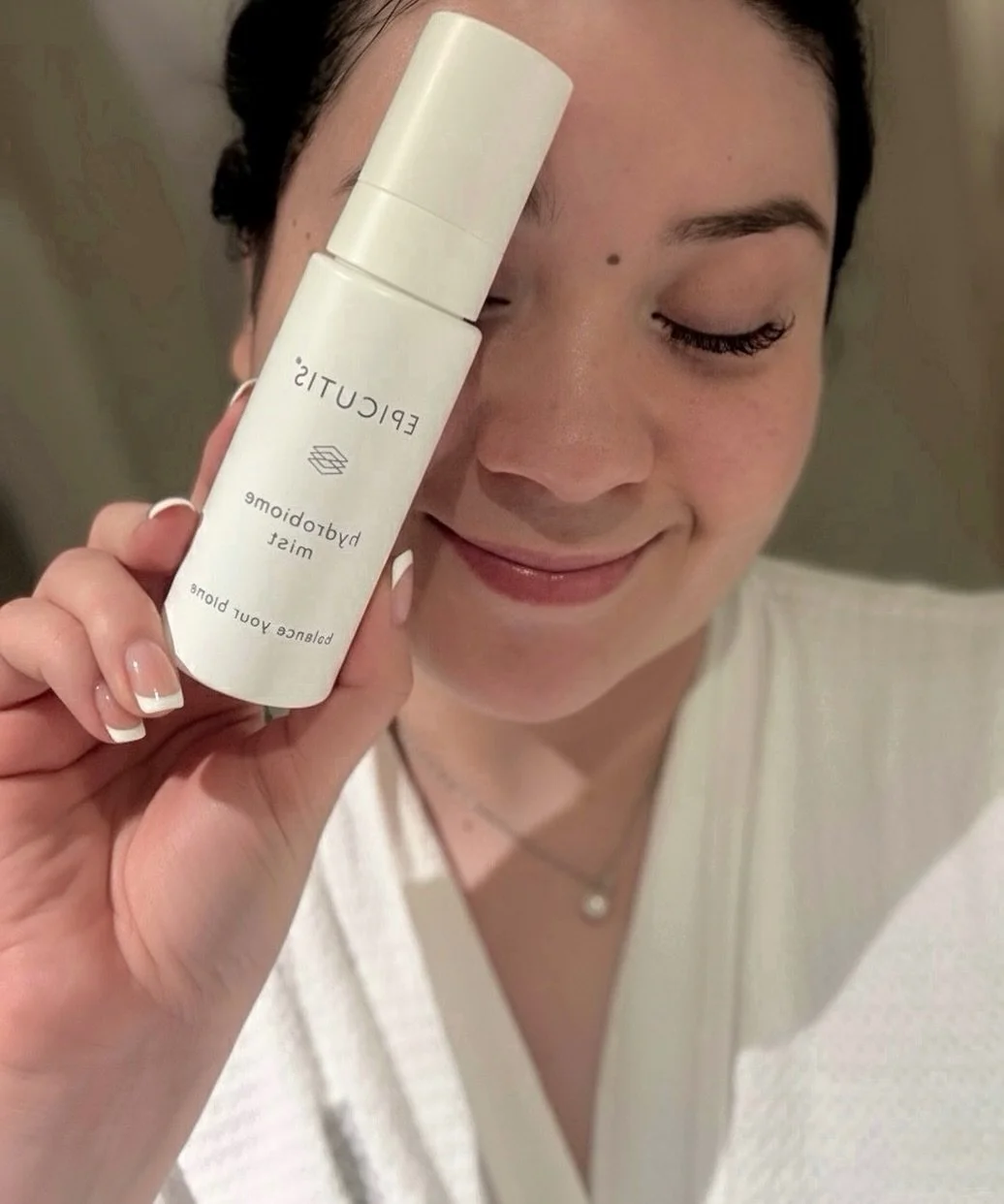 No makeup skin looks amazing with my skincare line up 😘 usually my skin really goes through it during winter with rashes and redness but incorporating the Epicutis Hydrobiome Mist keeps all of that away and strengths my skin so I can continue keep m