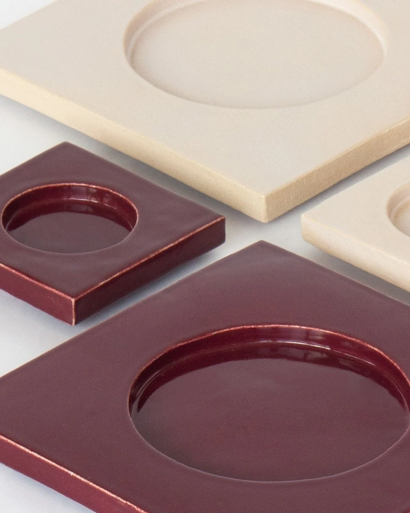 Introducing Prismo trays. 
Handcrafted stoneware. 
Prismo collection combines bold geometric volumes with the charm of handcrafted lines. 
 
Available dimensions
W 25  x D 25  x H 2.5 cm 
W 12.5  x D 12.5  x H 2.5 cm 

DM for custom colors and dimens