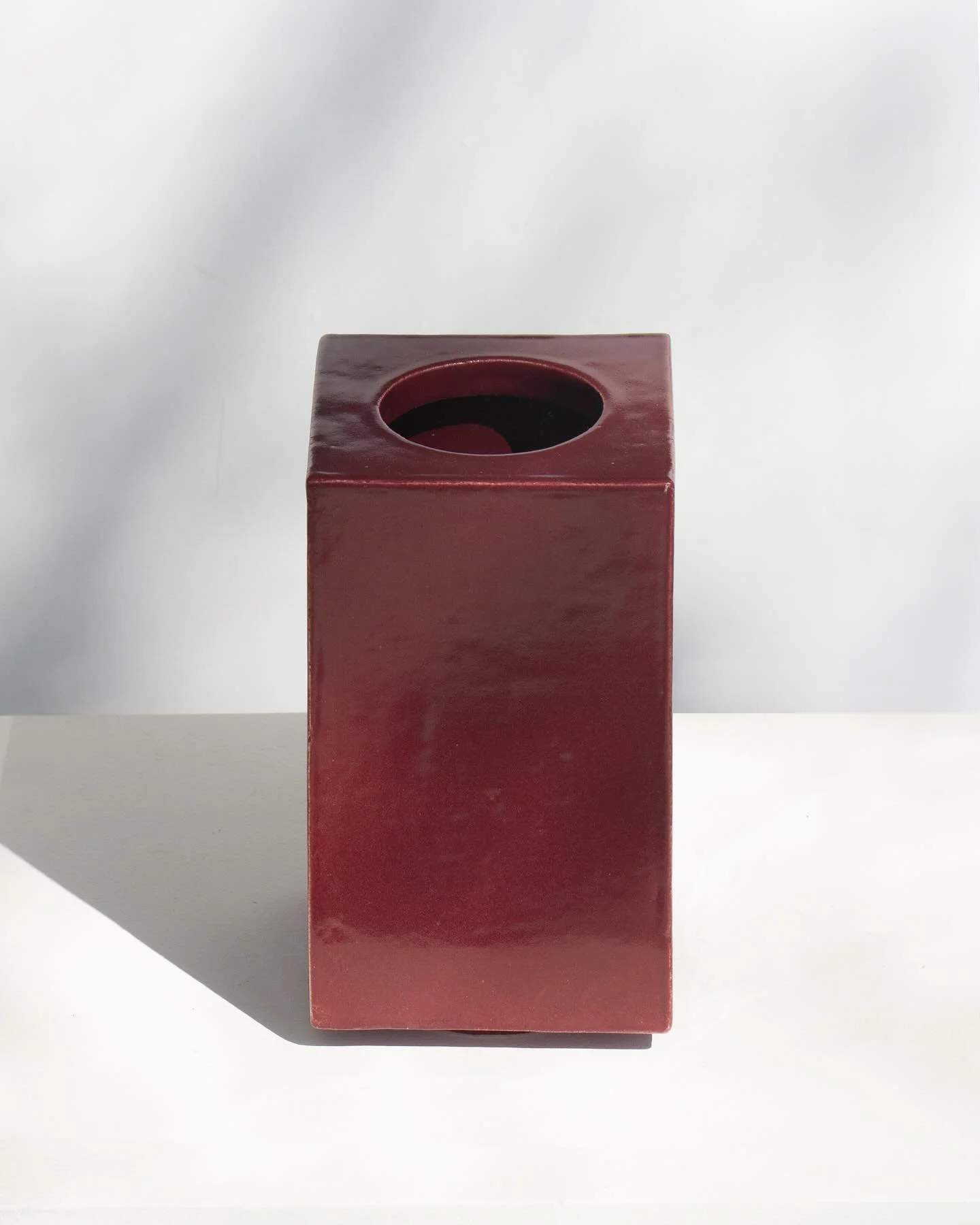 Prismo vase in red burgundy glaze. Handcrafted in our workshop, inspired by boldness of brutal art.

13 x 13 x 21 cm

DM for inquiries 

#vases #homedecor #available #craftpieces #burgundy #collectibledesign #interiordesign #ceramics #fonctionalart #