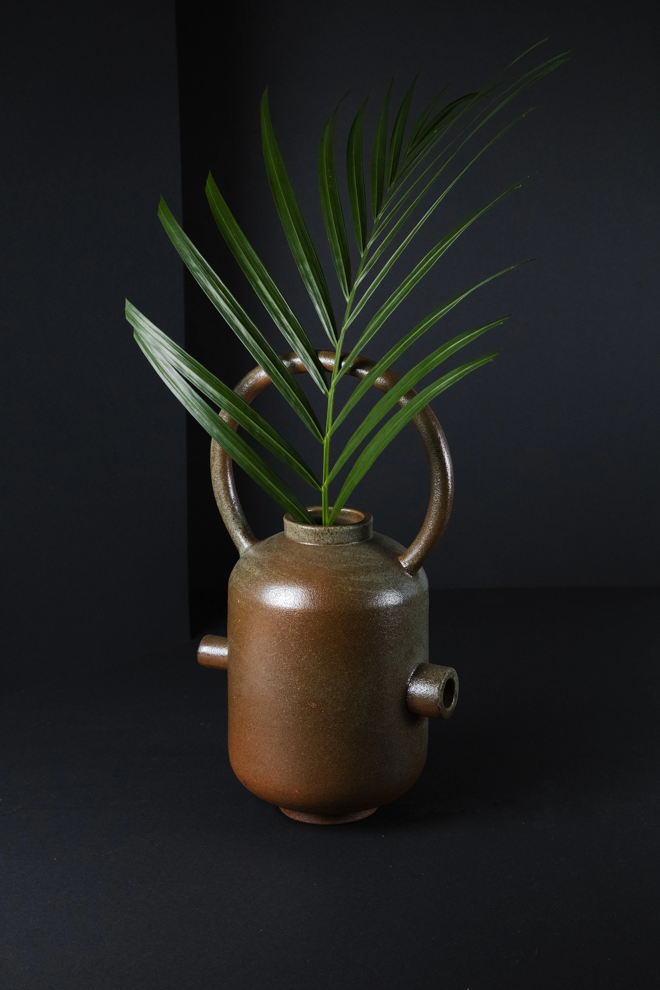 munoz-josefina-design-black-vases-ceramic-2.jpg