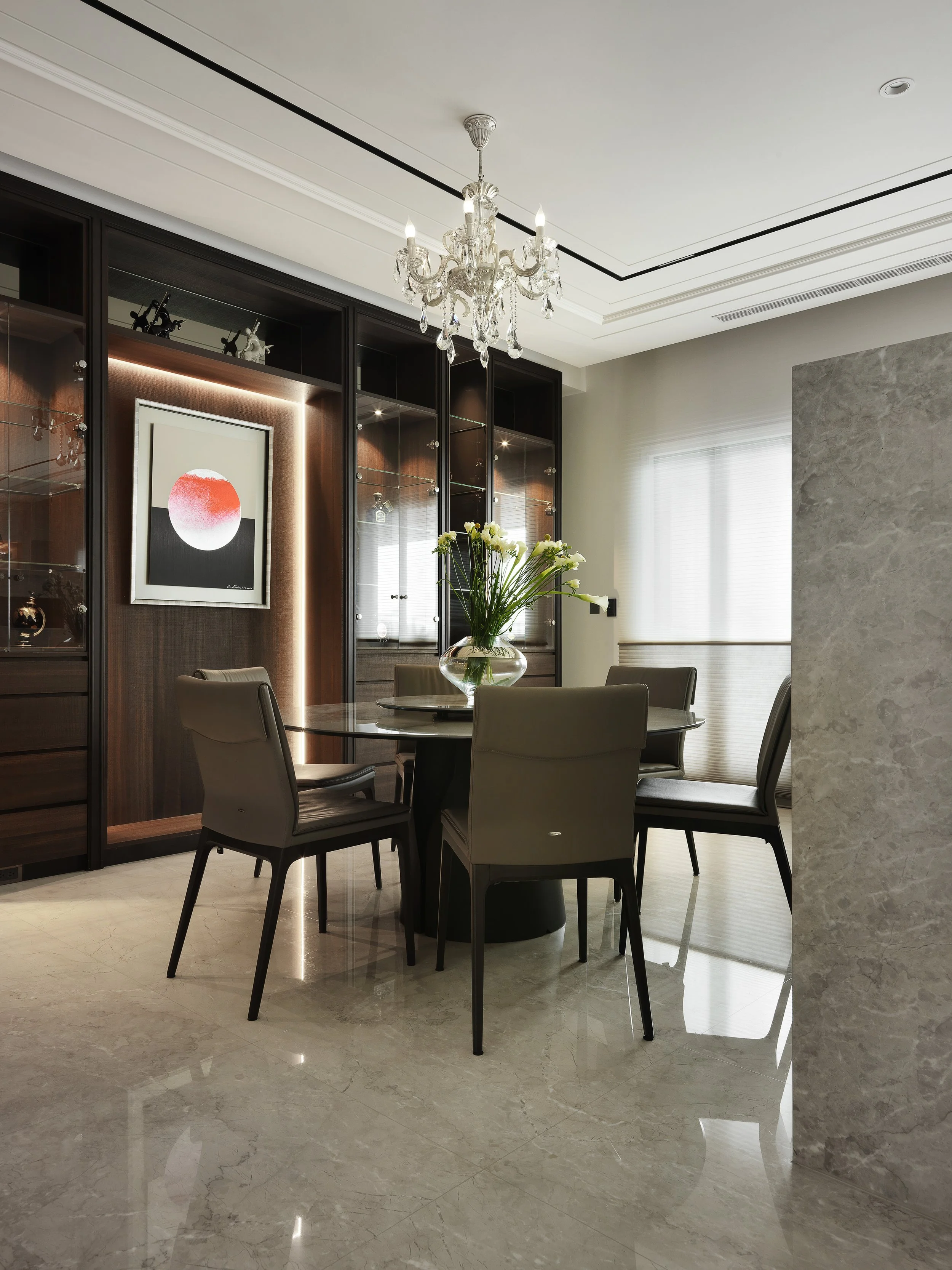 the-collector's-pause-treasure-dragon-dining-room.jpg