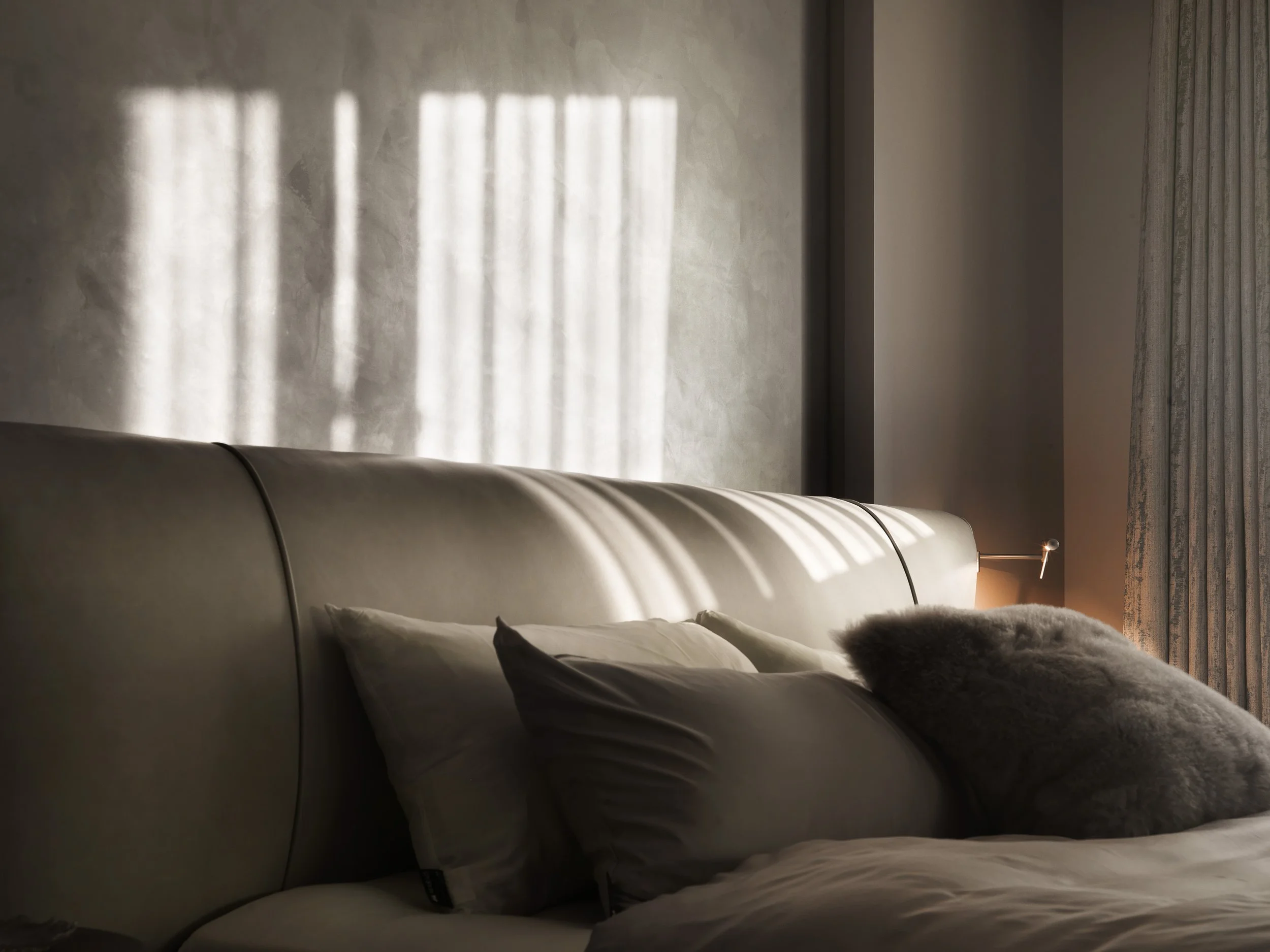 the-collector's-pause-treasure-dragon-bed.jpg