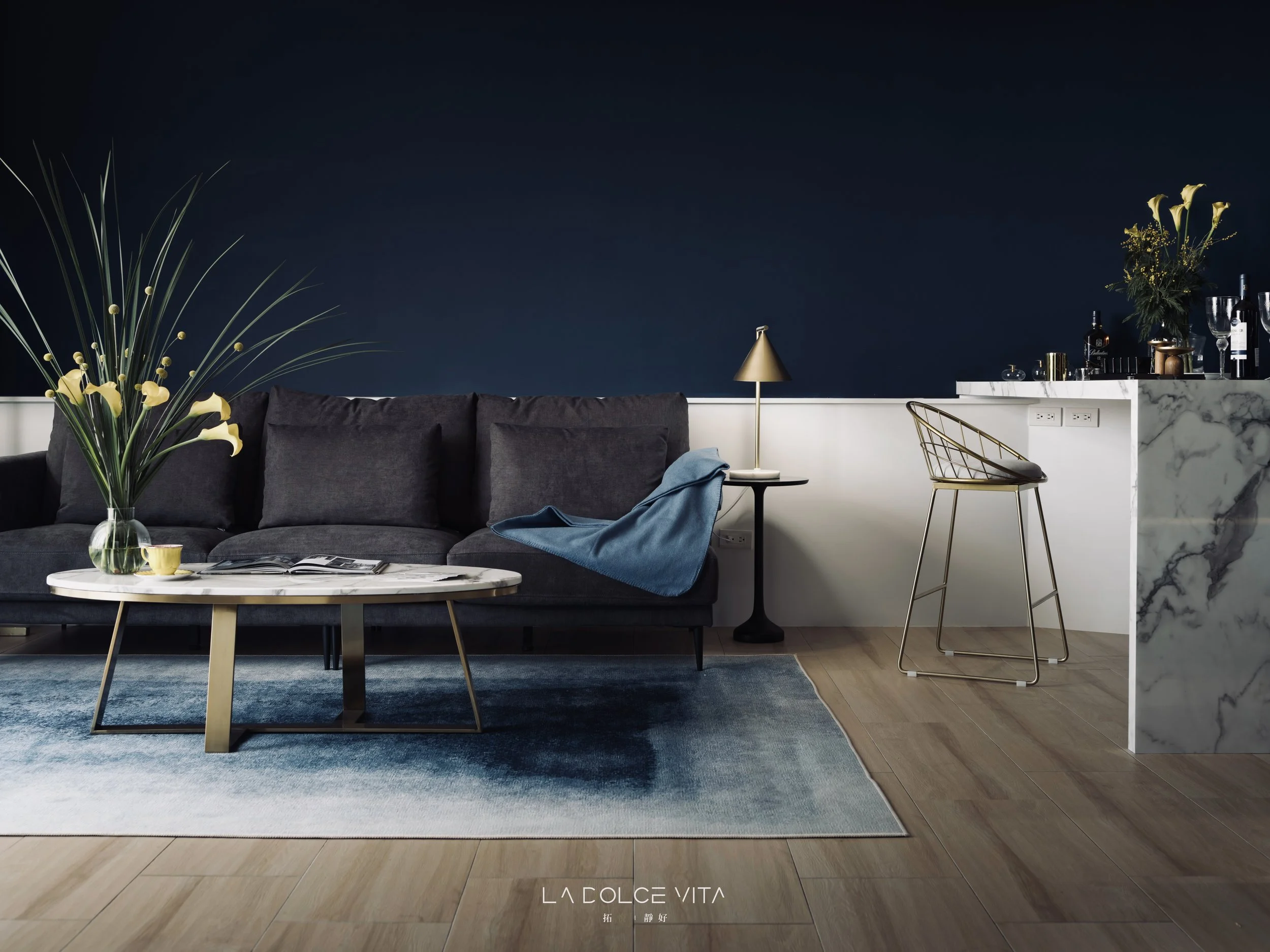 art-hotel-taichung-suite-sofa2.jpg