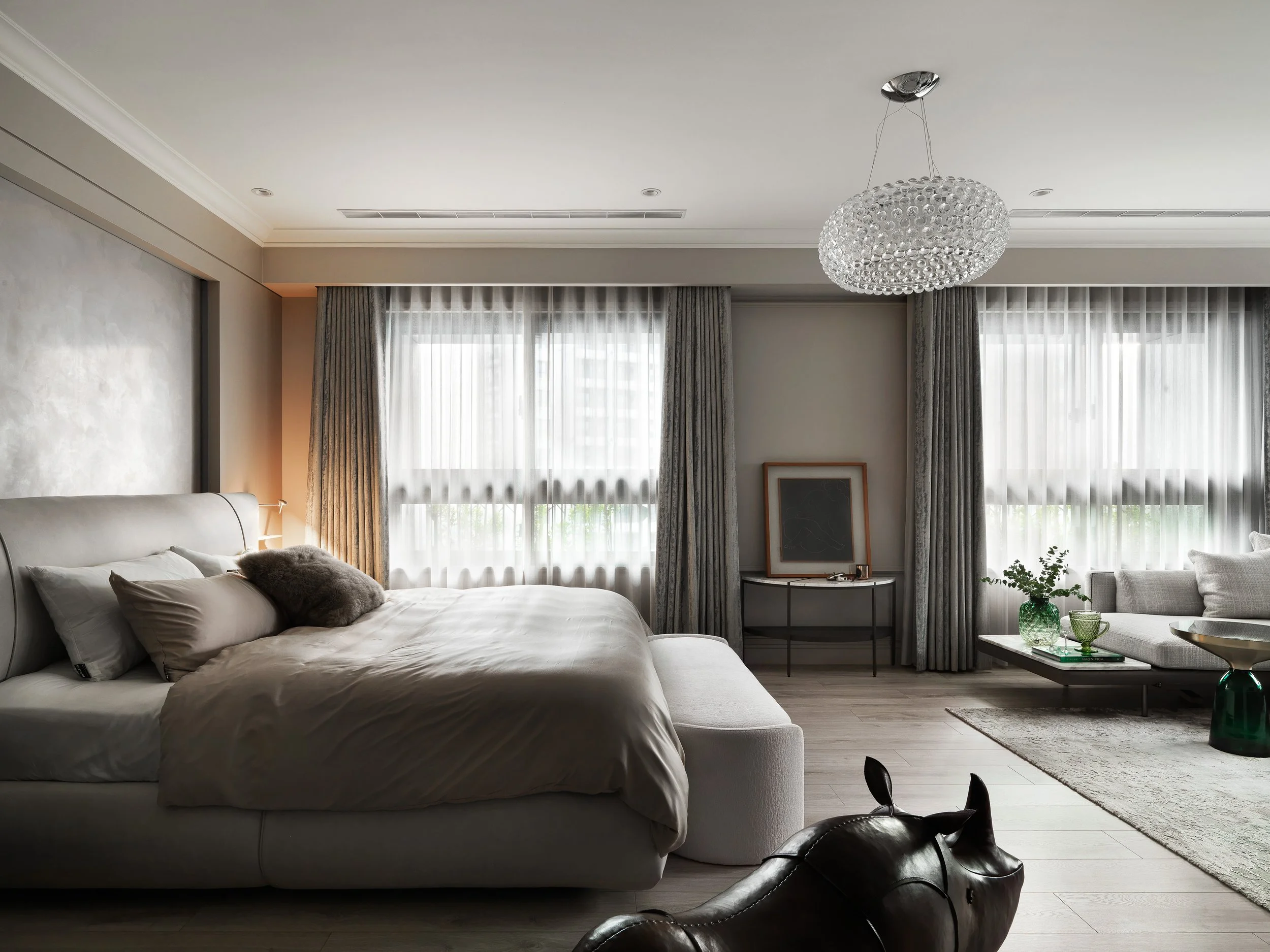 the-collector's-pause-treasure-dragon-bedroom4.jpg