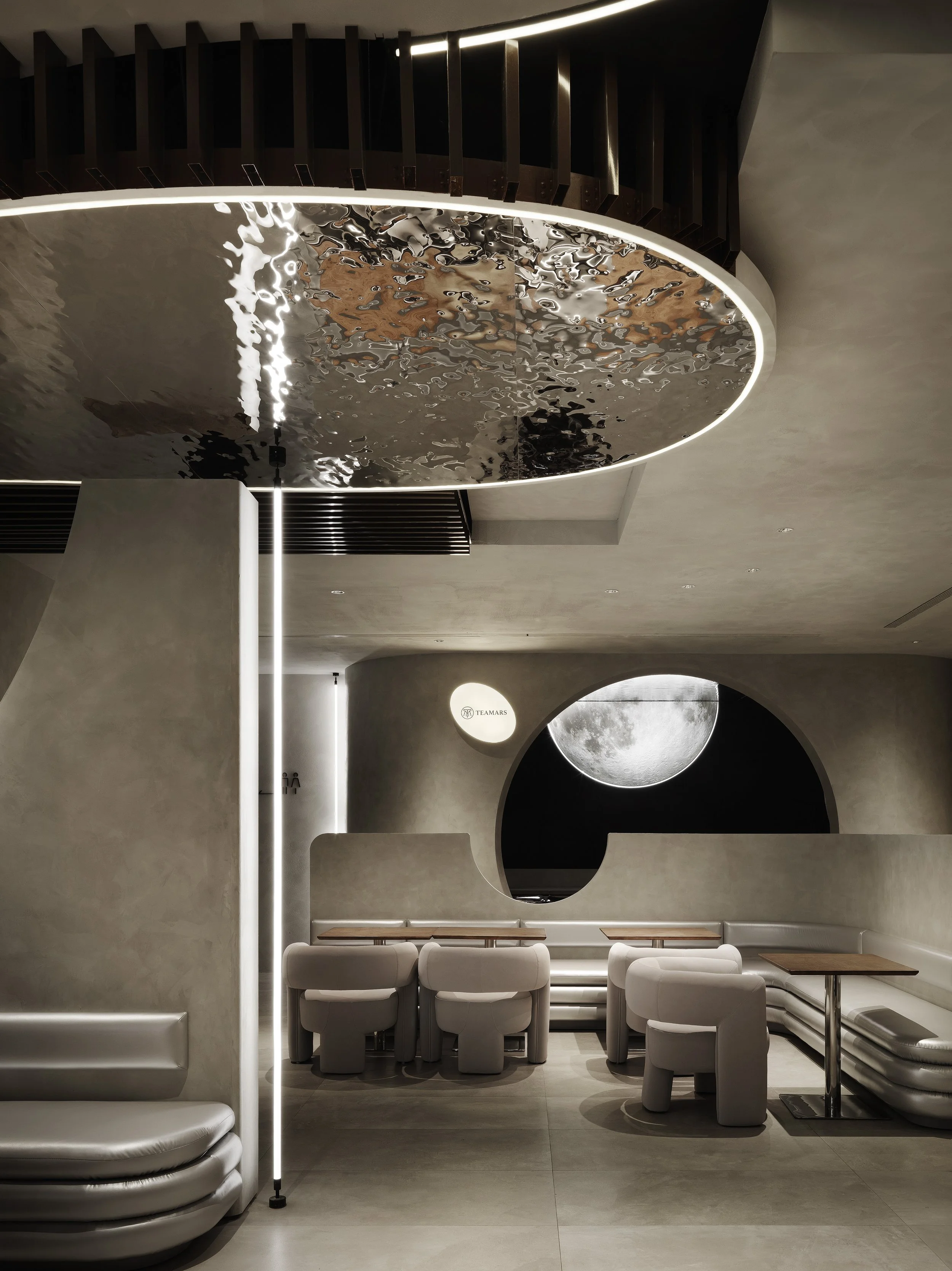 tea-mars-taichung-reflective-ceiling.jpg