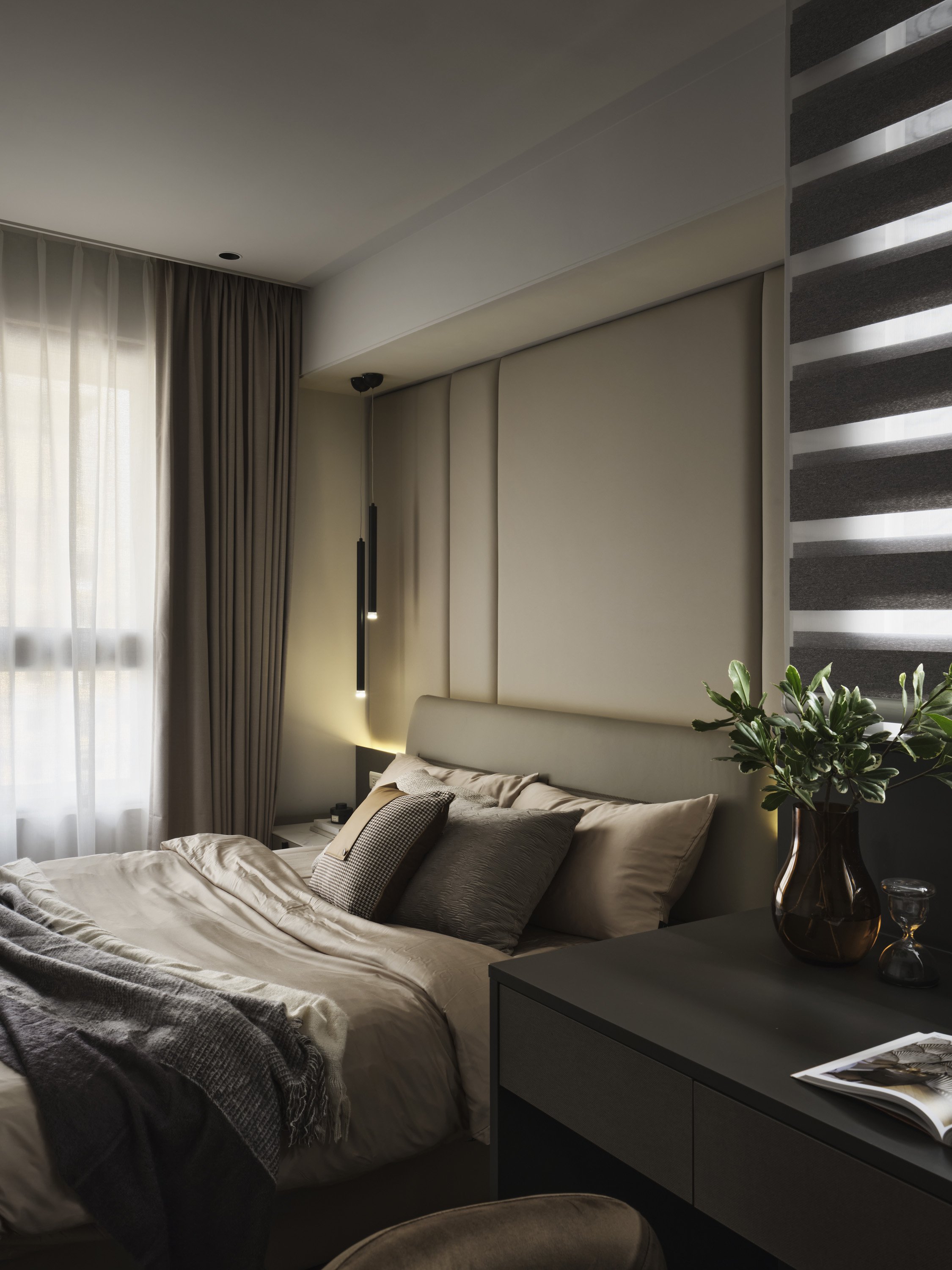 house-z-shengmei-laone-bedroom-lighting.jpg