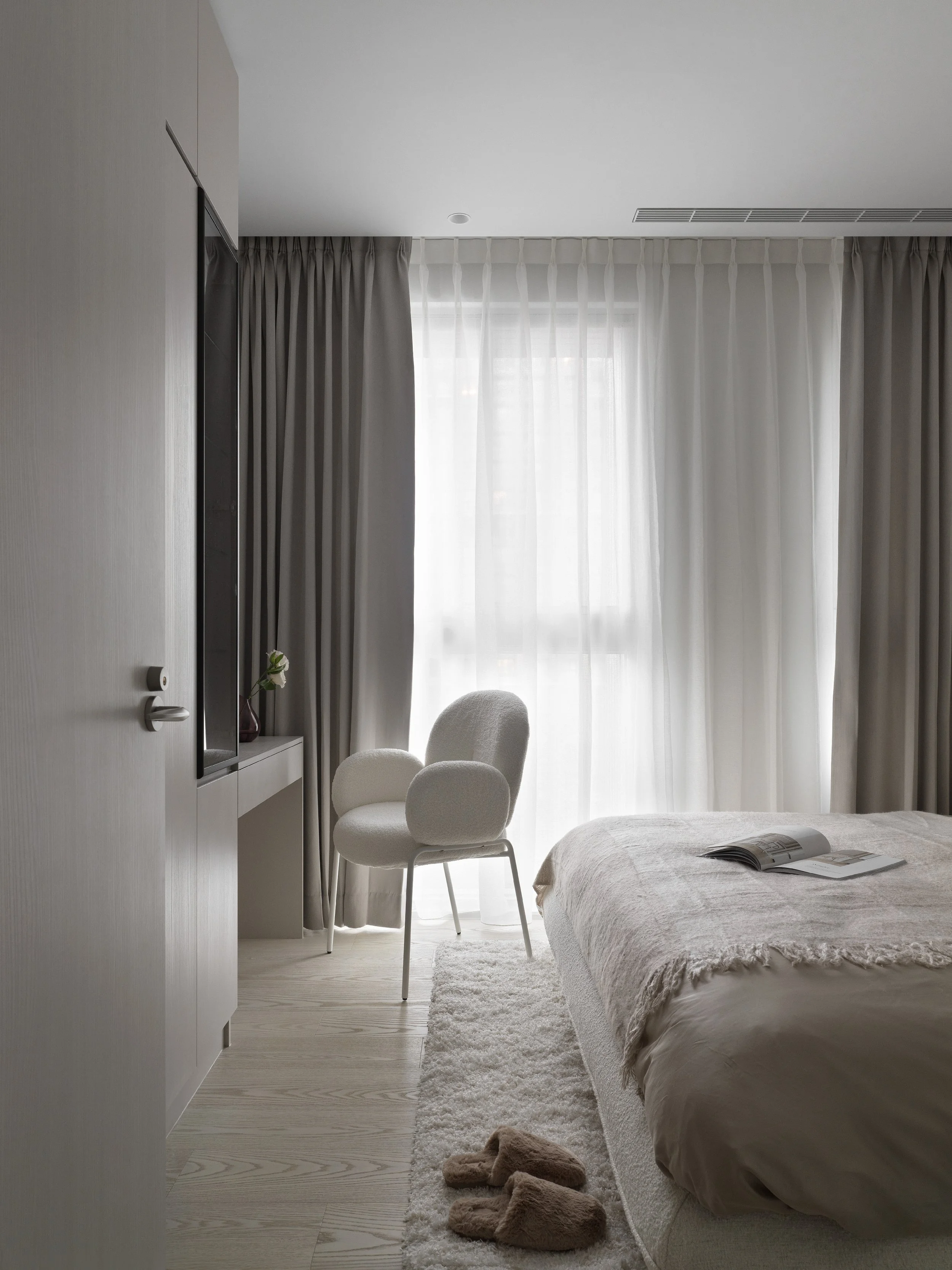 house-h-dalai-bedroom-chair.jpg