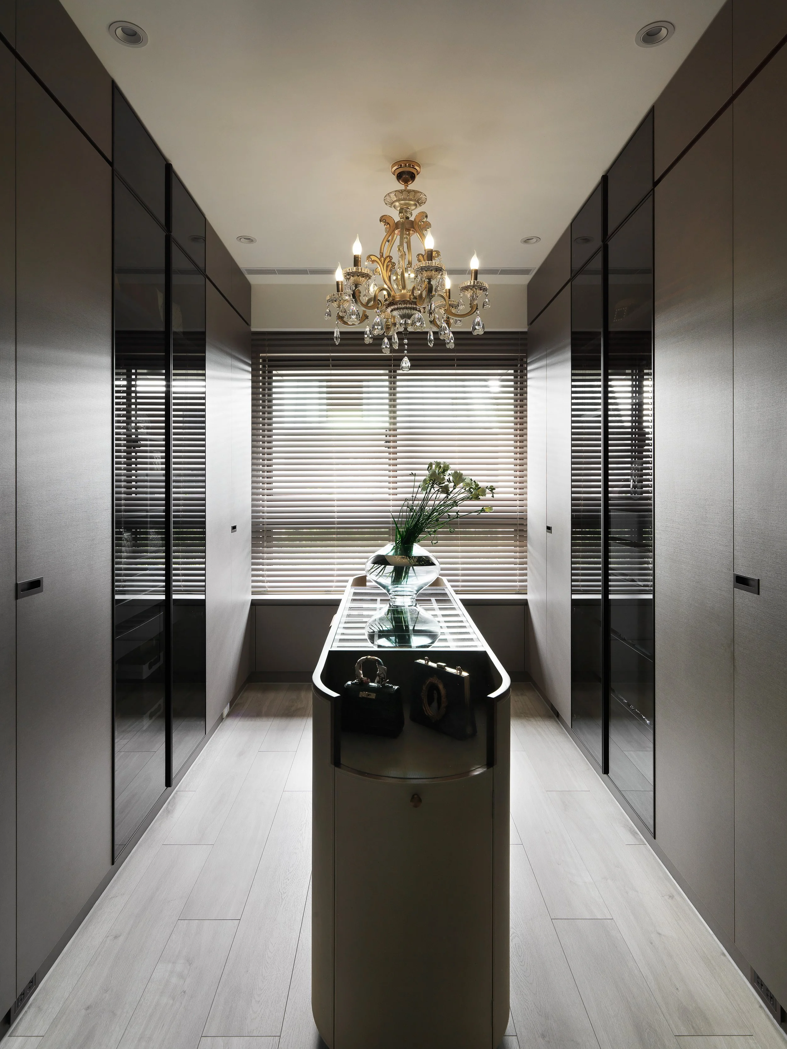 the-collector's-pause-treasure-dragon-walkin-closet2.jpg
