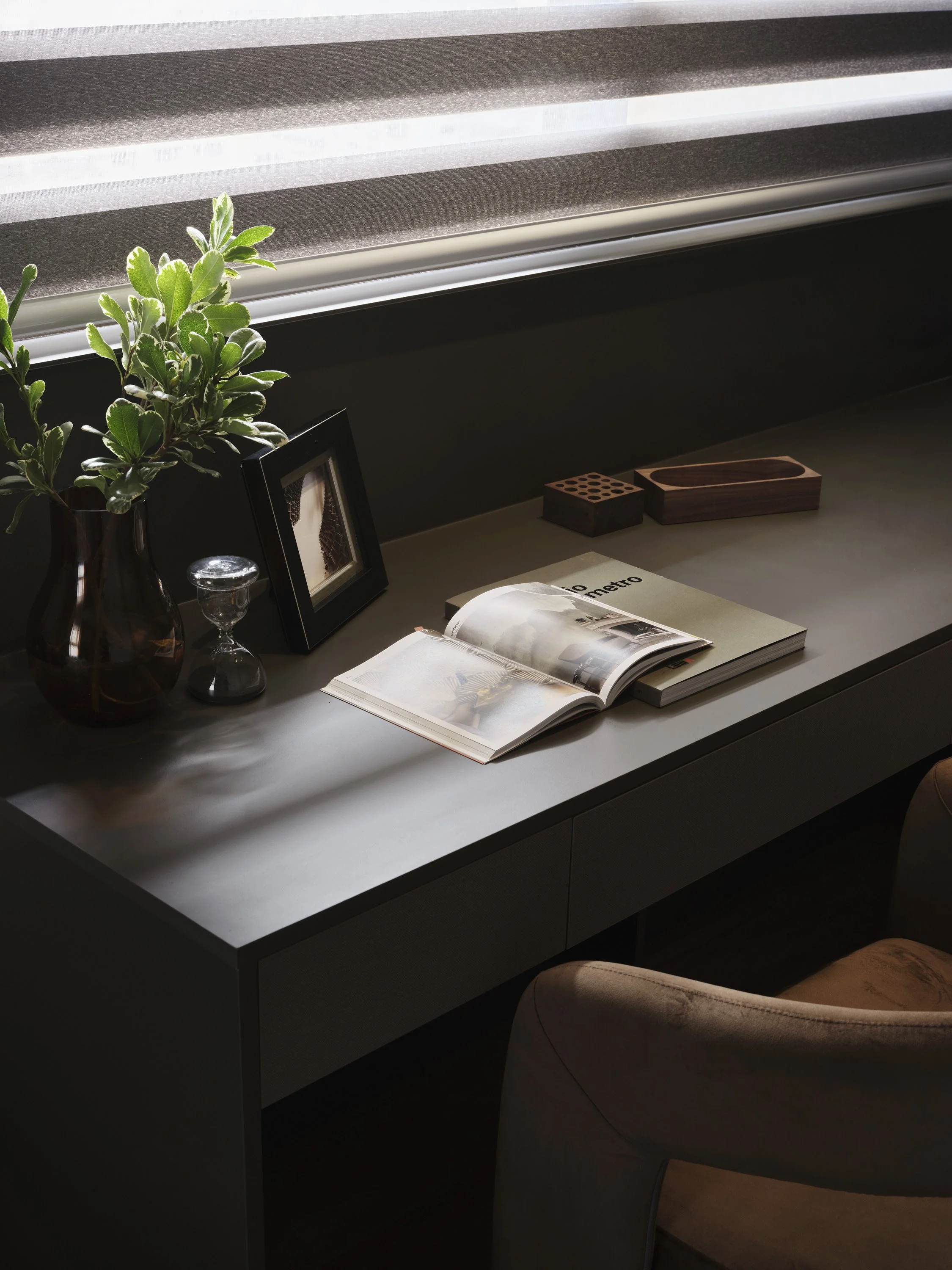 house-z-shengmei-laone-bedroom-desk-detail.jpg