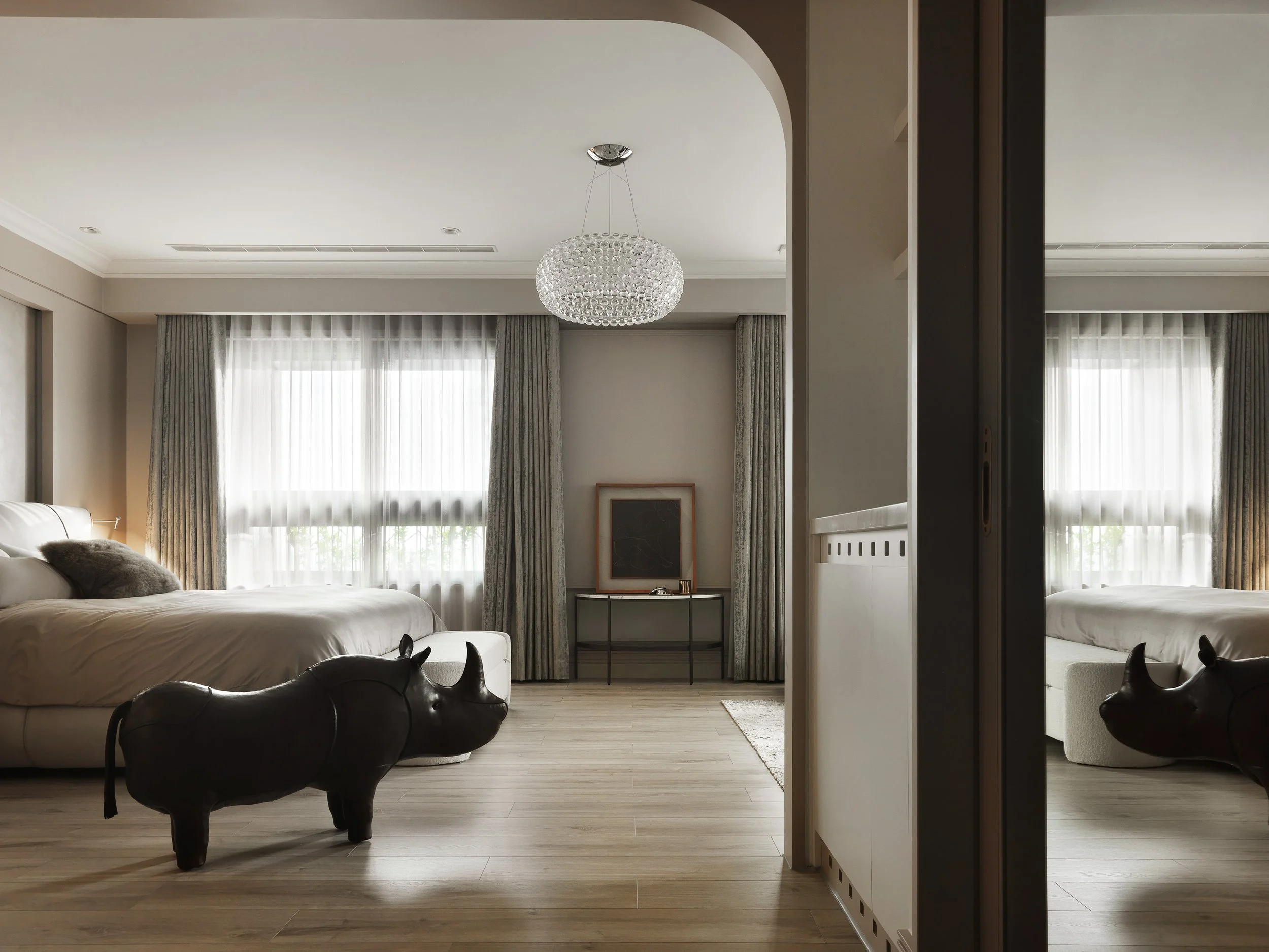 the-collector's-pause-treasure-dragon-bedroom3.jpg