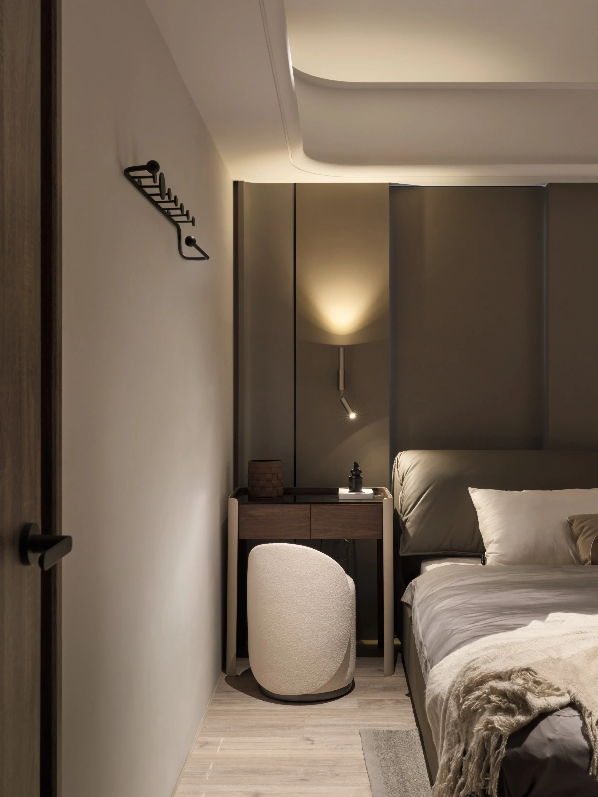 chapter-one-dali-villa-bedroom-lighting.jpg