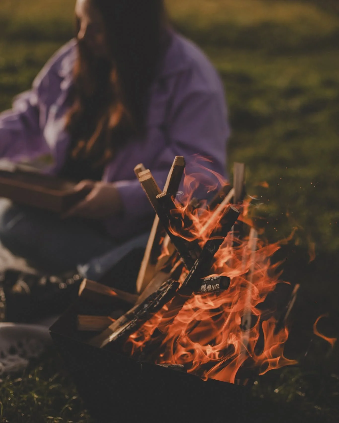 LIGHT MY FIRE.

Wir lieben es mit Menschen zu arbeiten, die f&uuml;r das brennen, was sie tun.

So sehr, dass es sich nicht nach Arbeit anf&uuml;hlt, sondern danach, das zu tun was nat&uuml;rlich aus uns kommt. Und doch so bewusst, dass wir uns selbs