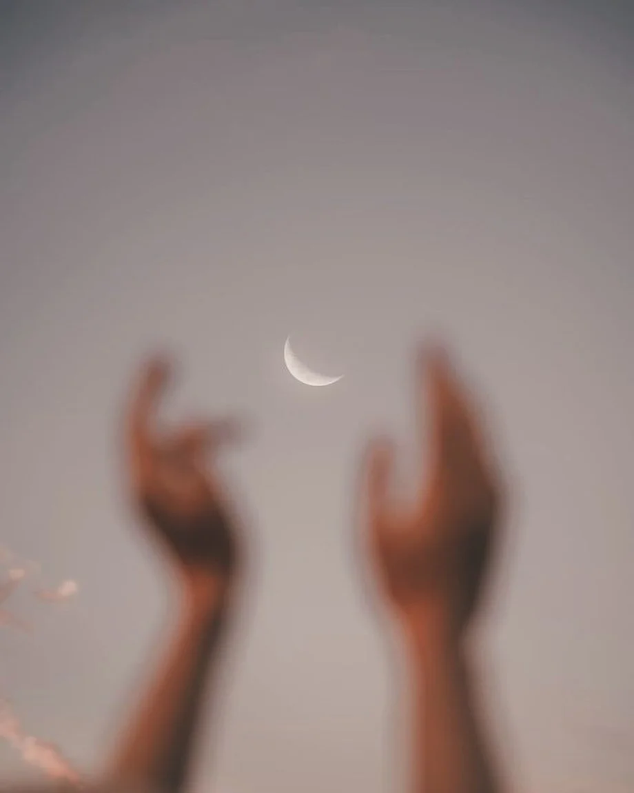 🌑✨LIBRA NEW MOON GATHERING ✨🌑

Luned&igrave; 20 Ottobre | 19:30&ndash;21:30 | su Zoom

👉In questa serata sperimenterai:

&bull; Kundalini Yoga Kriya, una pratica profonda per aprire il cuore e rafforzare i legami autentici.

&bull; Rilassamento co