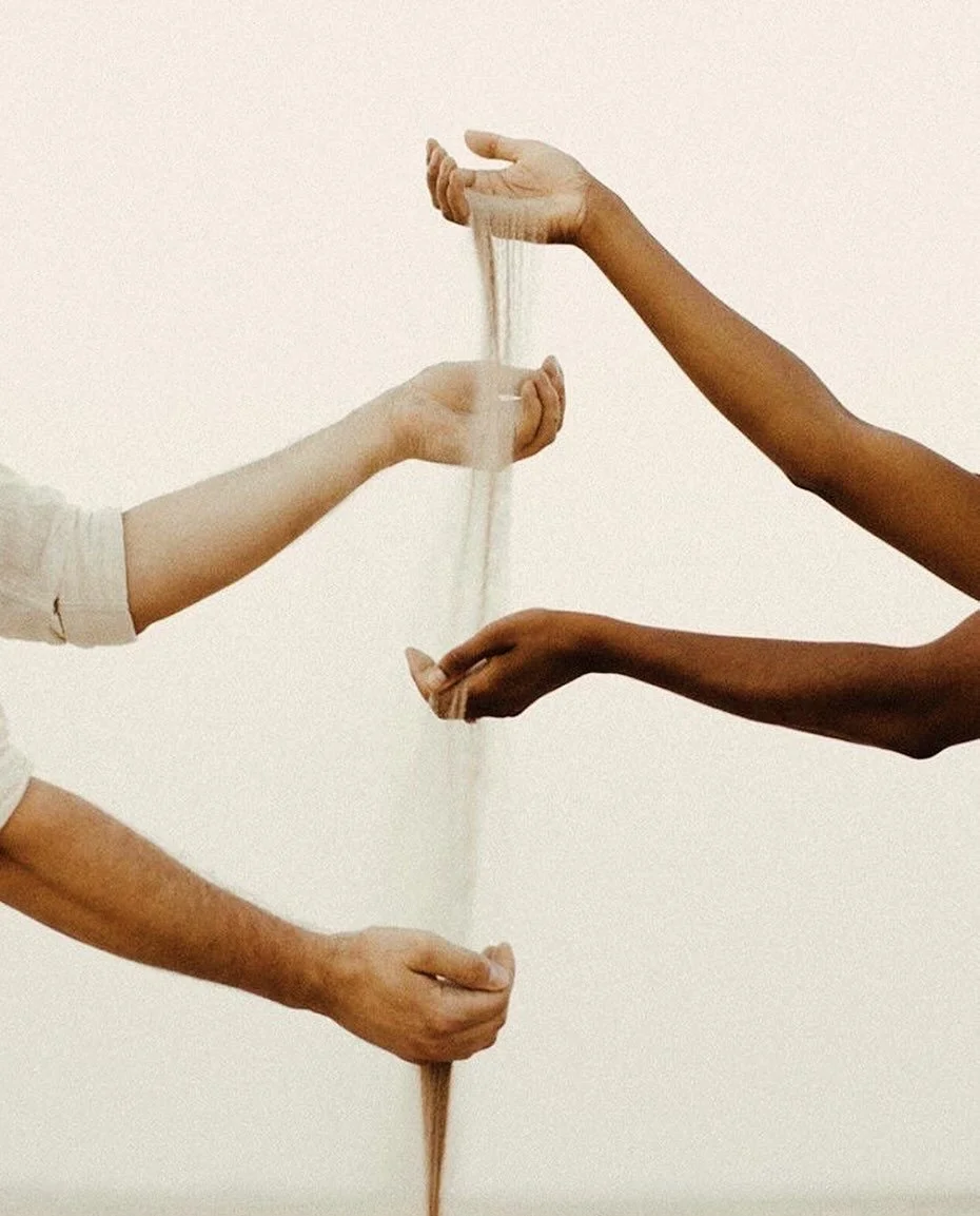 ✨ 1° Sutra dell’Era dell’Acquario — Riconosci che l’altra persona sei tu ✨
Ogni incontro è uno specchio.
Ogni sguardo, una parte di te che si riflette nel mondo. 🌙
Questo primo sutra ci invita a guardare oltre la