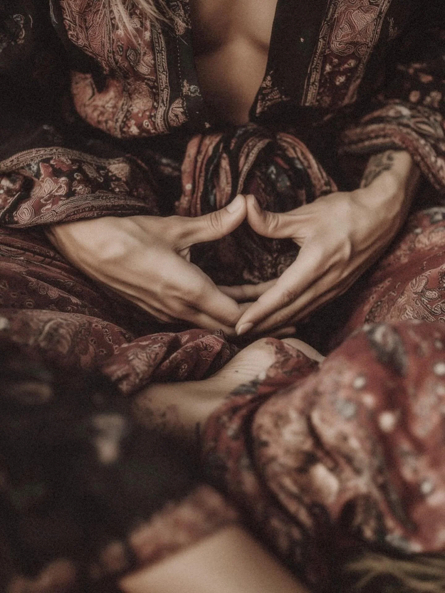 ✨ Promemoria per stasera ✨

Stasera ci incontriamo per la pratica dedicata all&rsquo;Eclissi con Luna Nuova ed all&rsquo;energia del Fuoco 🌑🔥

Sar&agrave; uno spazio potente e centrante. Un momento di passaggio, di decisione, di nuova direzione.

R